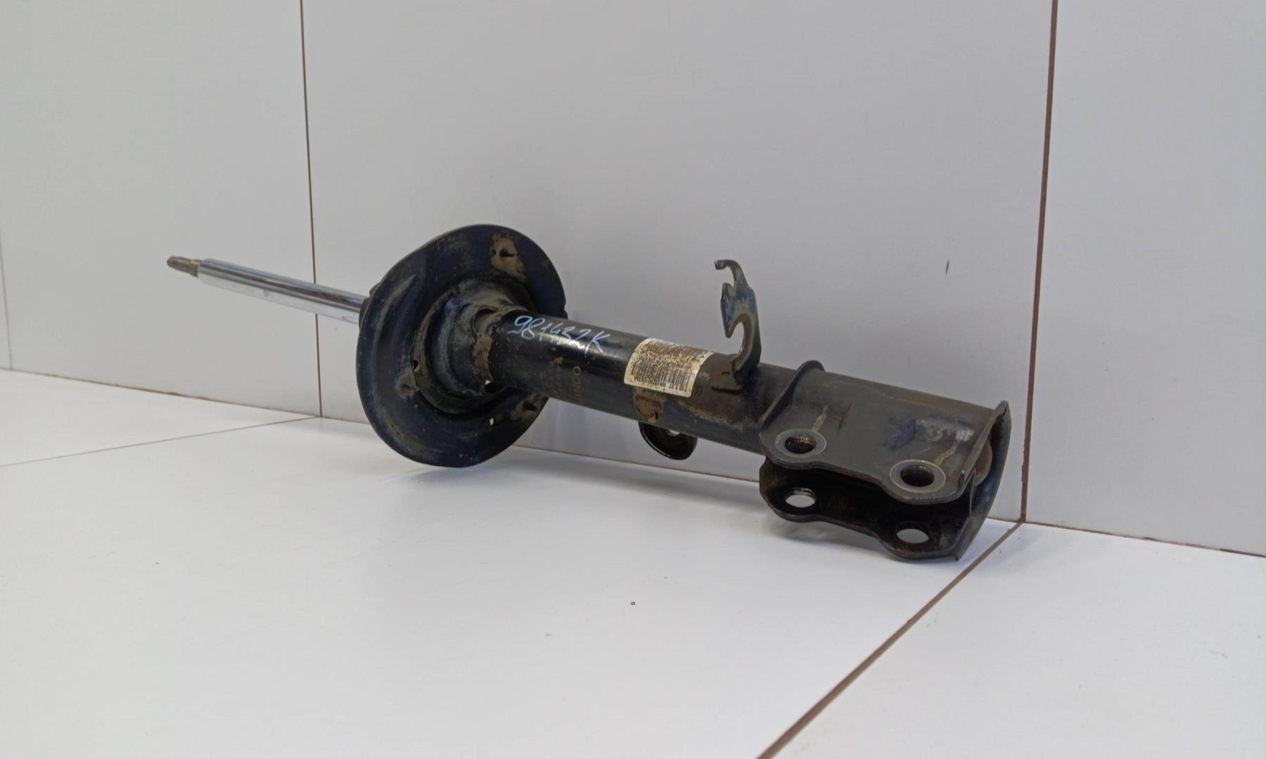 Амортизатор передний правый