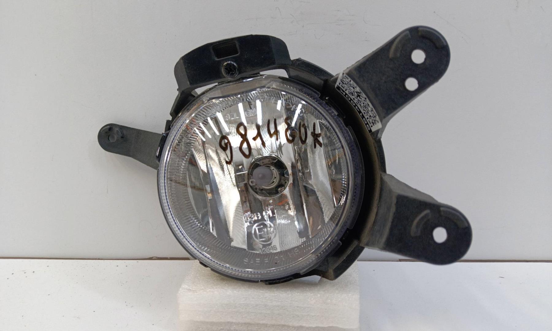 Фара противотуманная правая