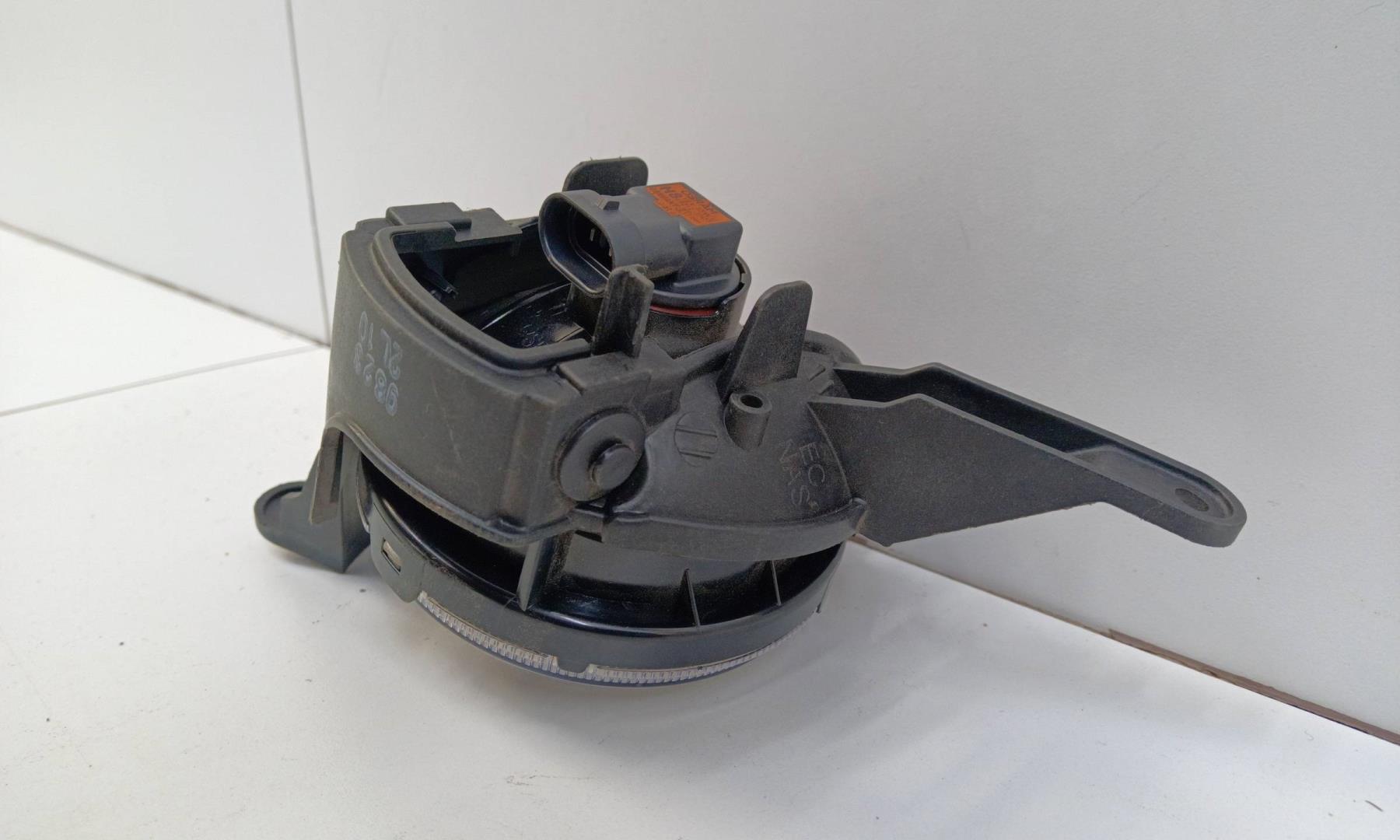 Фара противотуманная правая