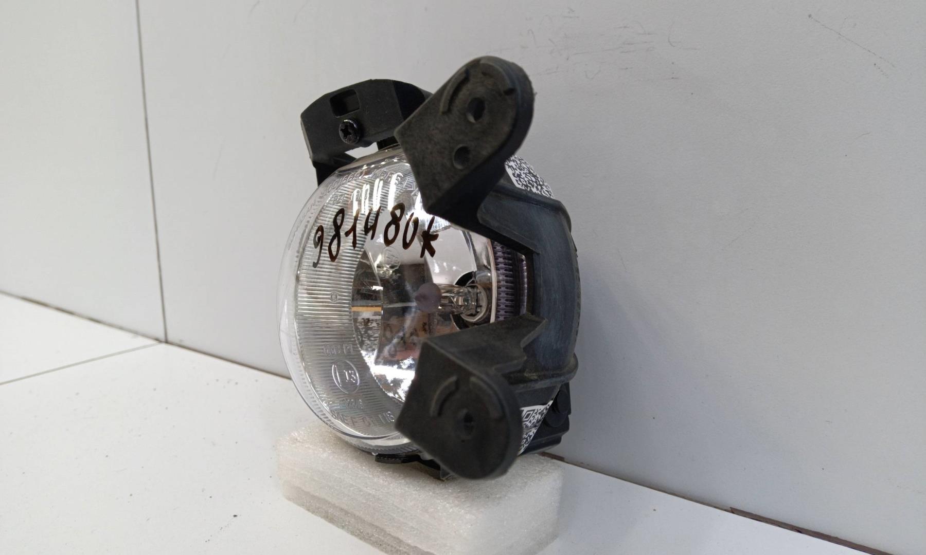 Фара противотуманная правая