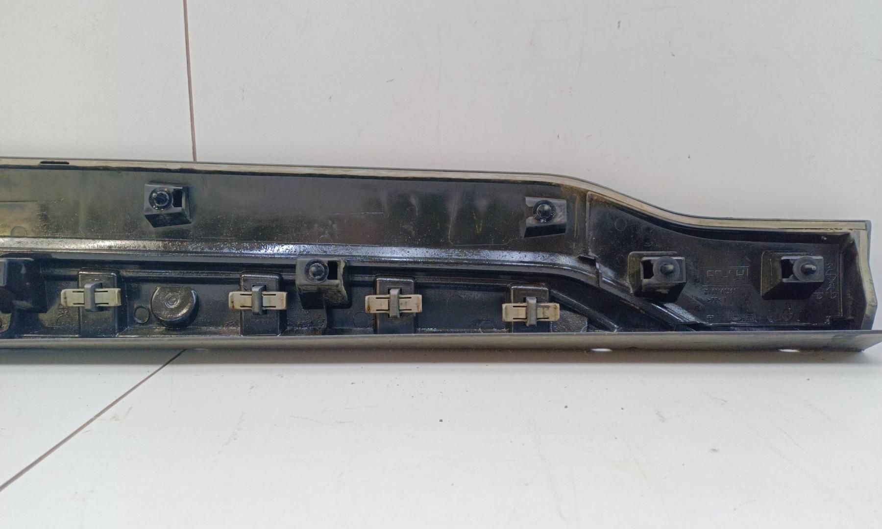 Накладка двери передней левой