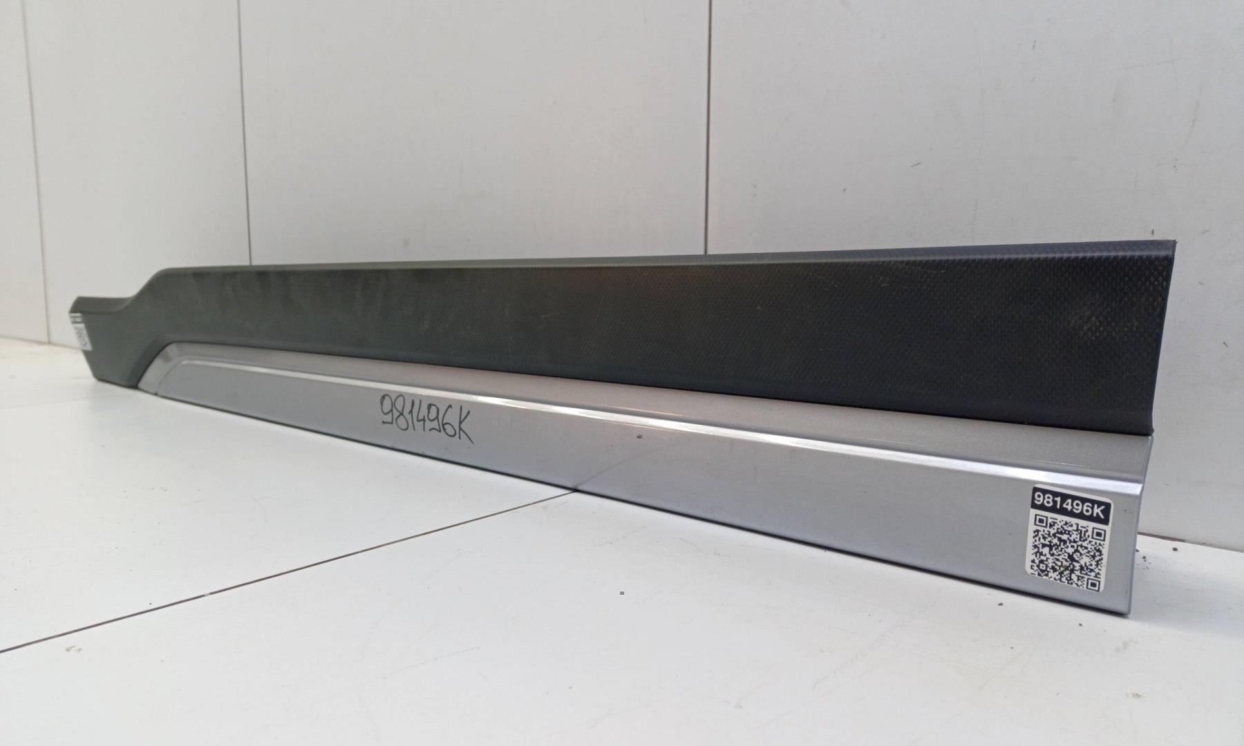 Накладка двери передней левой