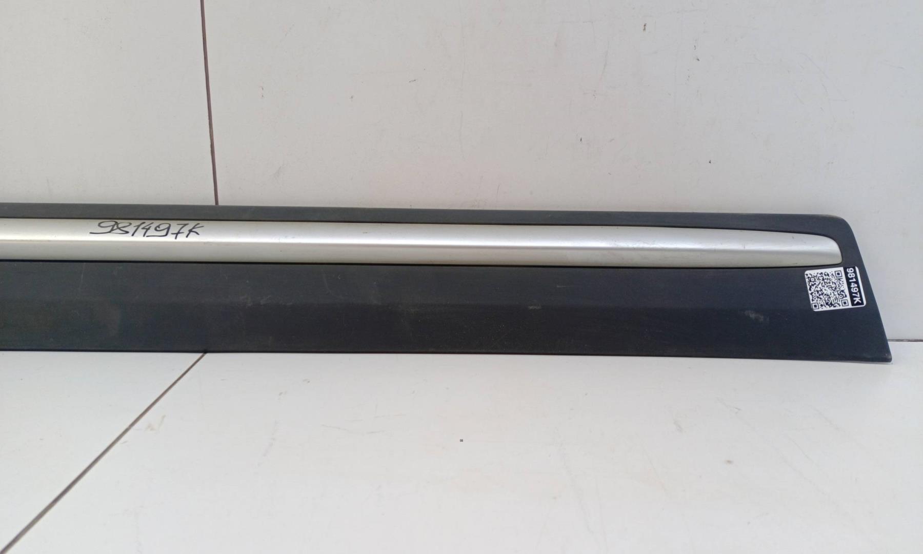 Накладка двери передней левой