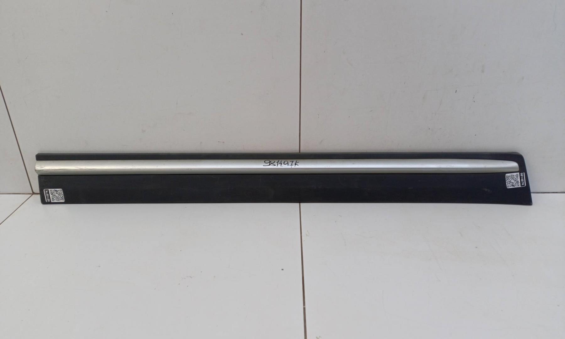 Накладка двери передней левой