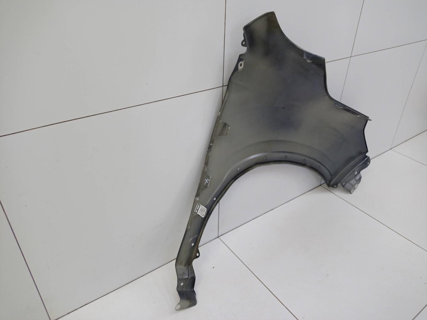 Крыло переднее левое