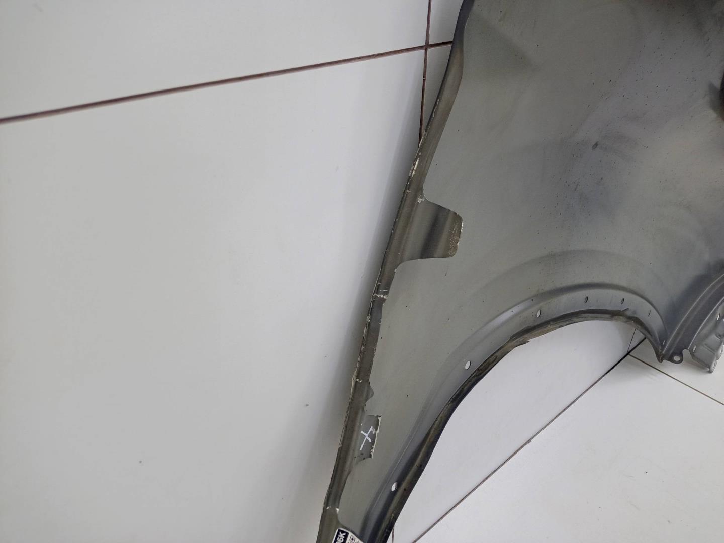 Крыло переднее левое