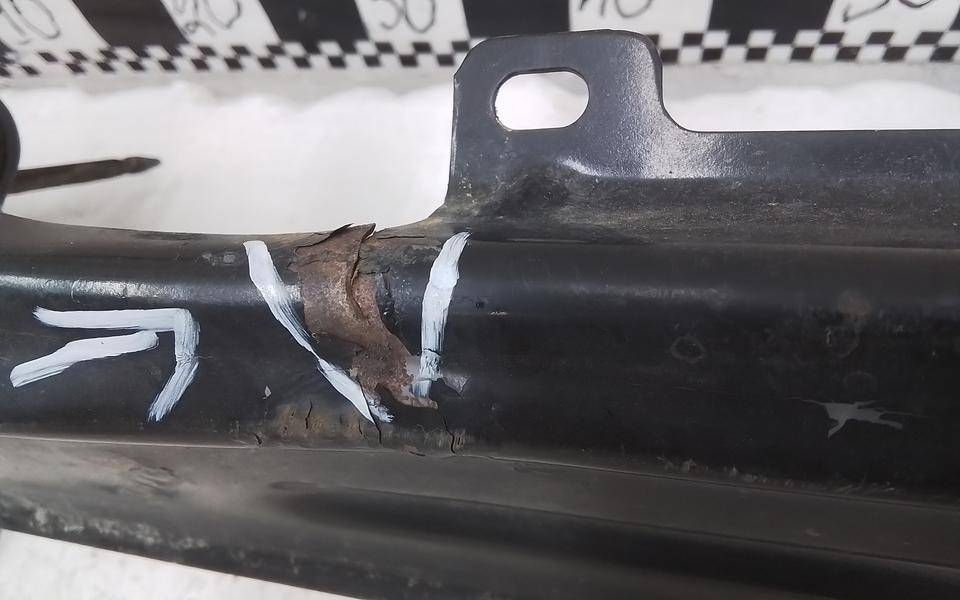 Усилитель заднего бампера