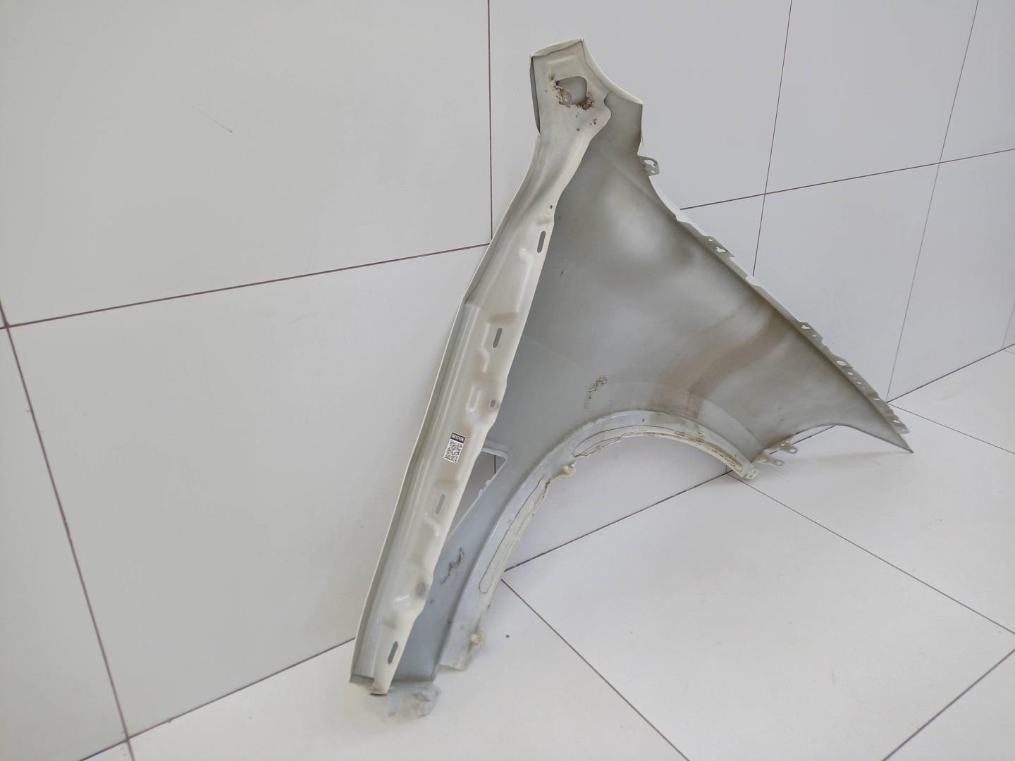 Крыло переднее левое