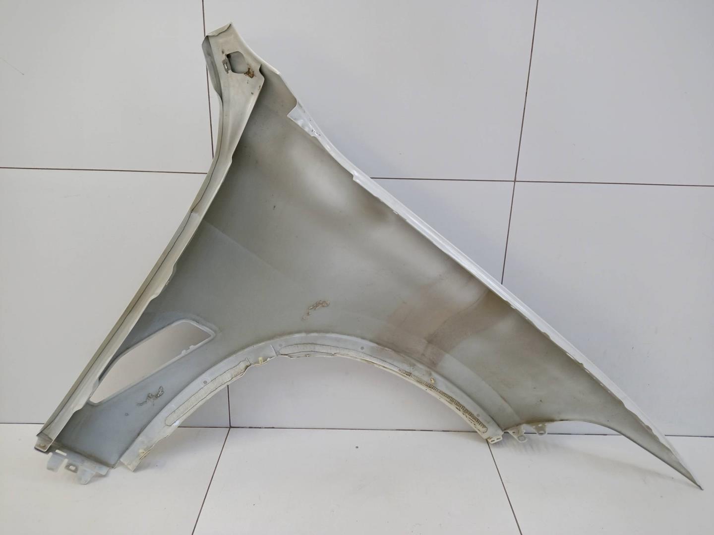 Крыло переднее левое