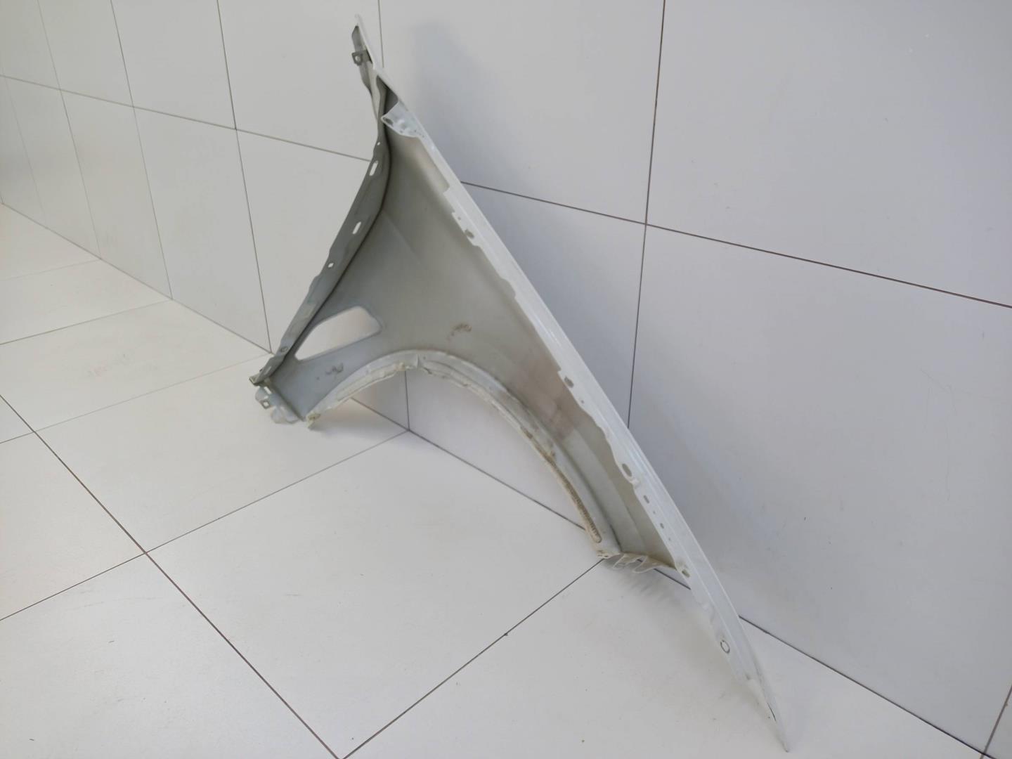 Крыло переднее левое