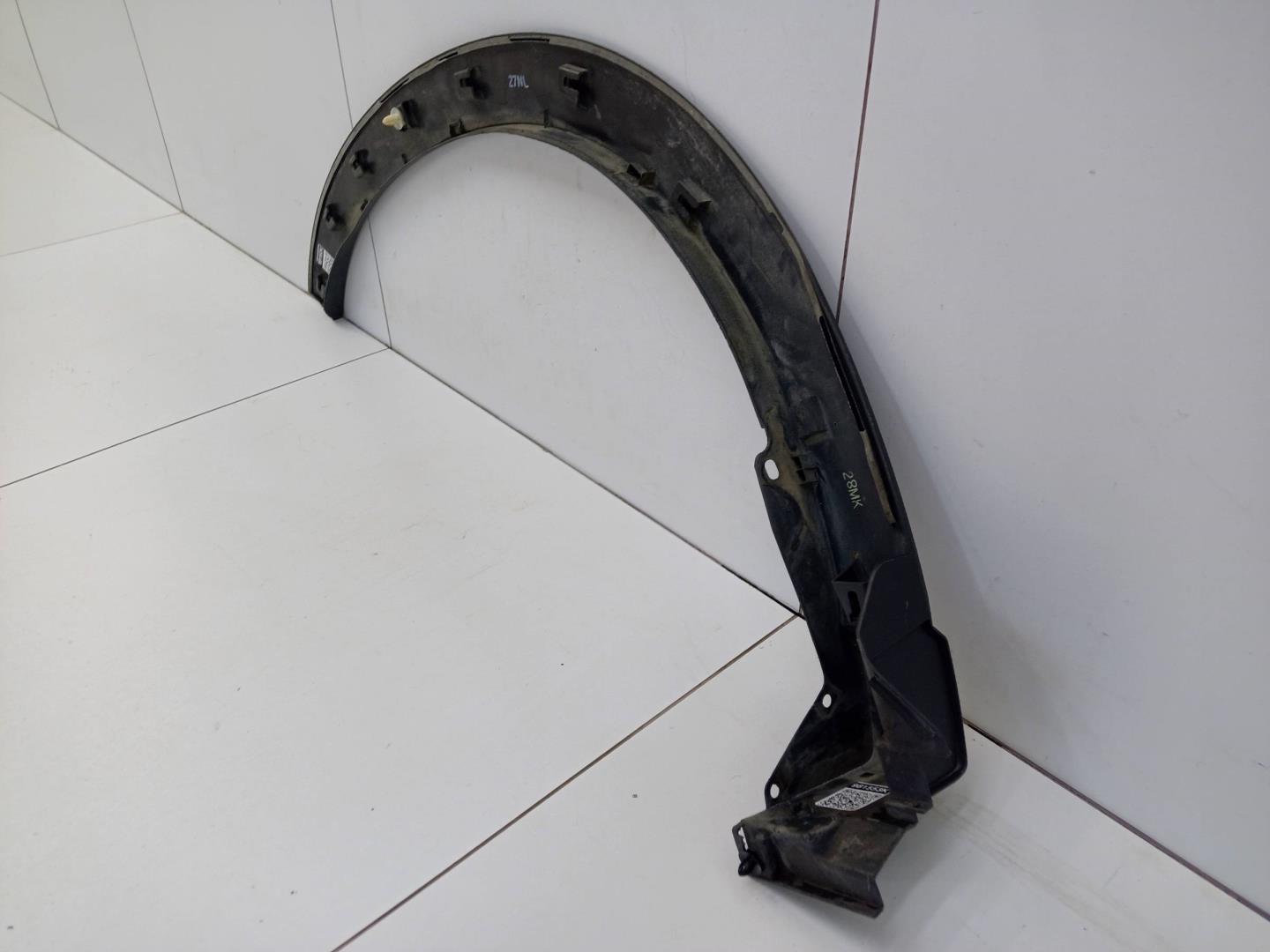 Накладка переднего крыла правого