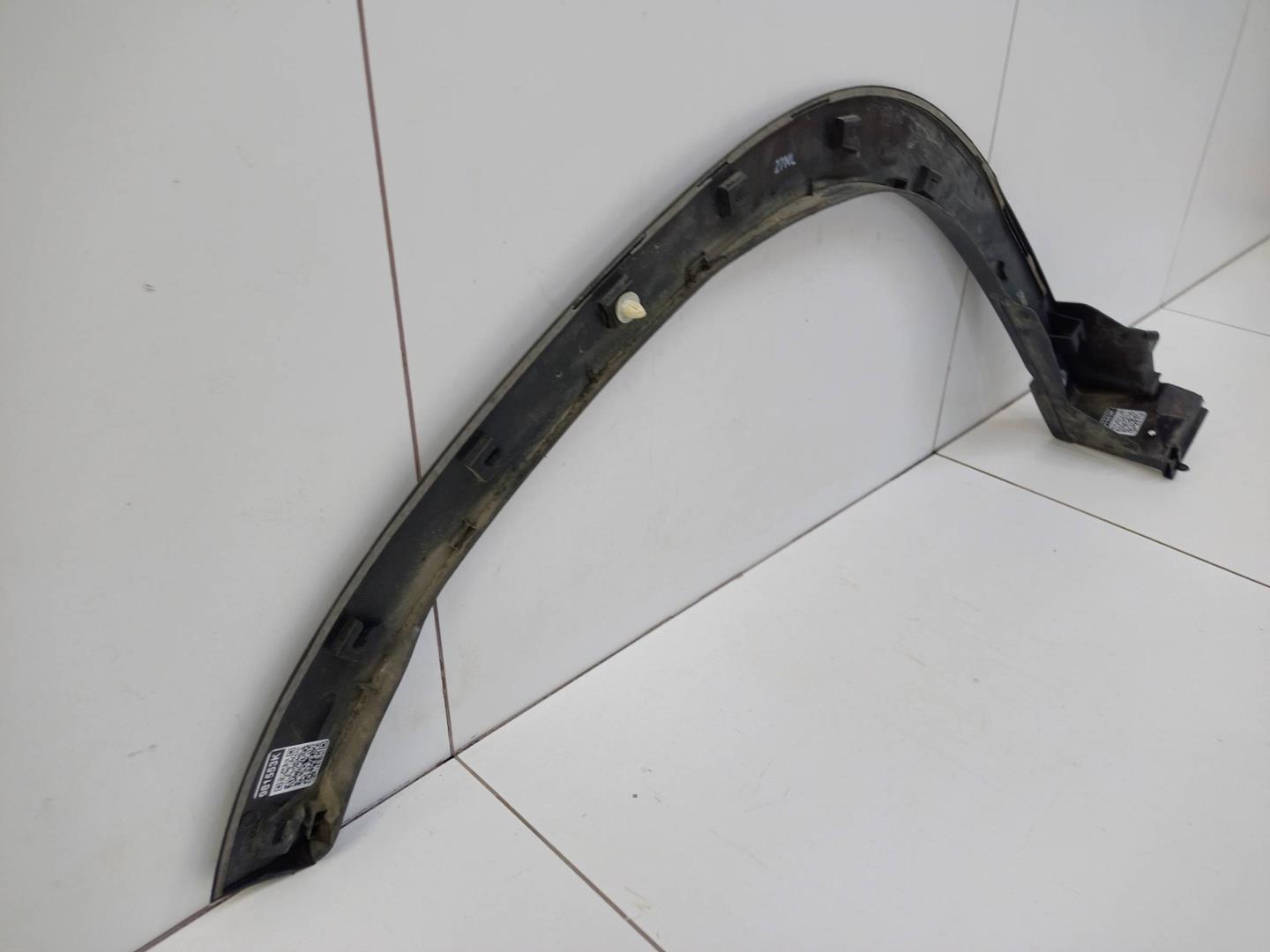 Накладка переднего крыла правого