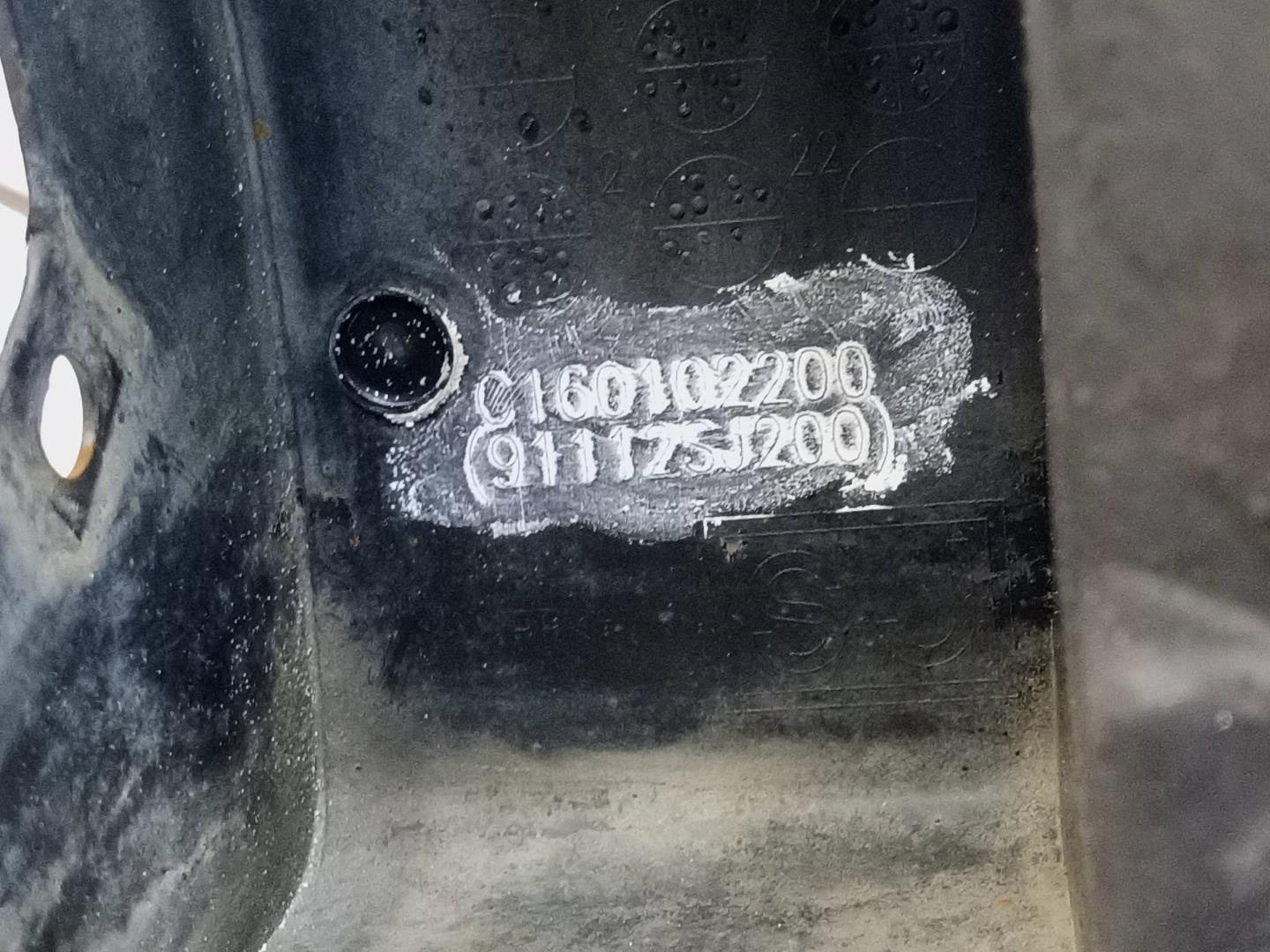 Накладка переднего крыла правого