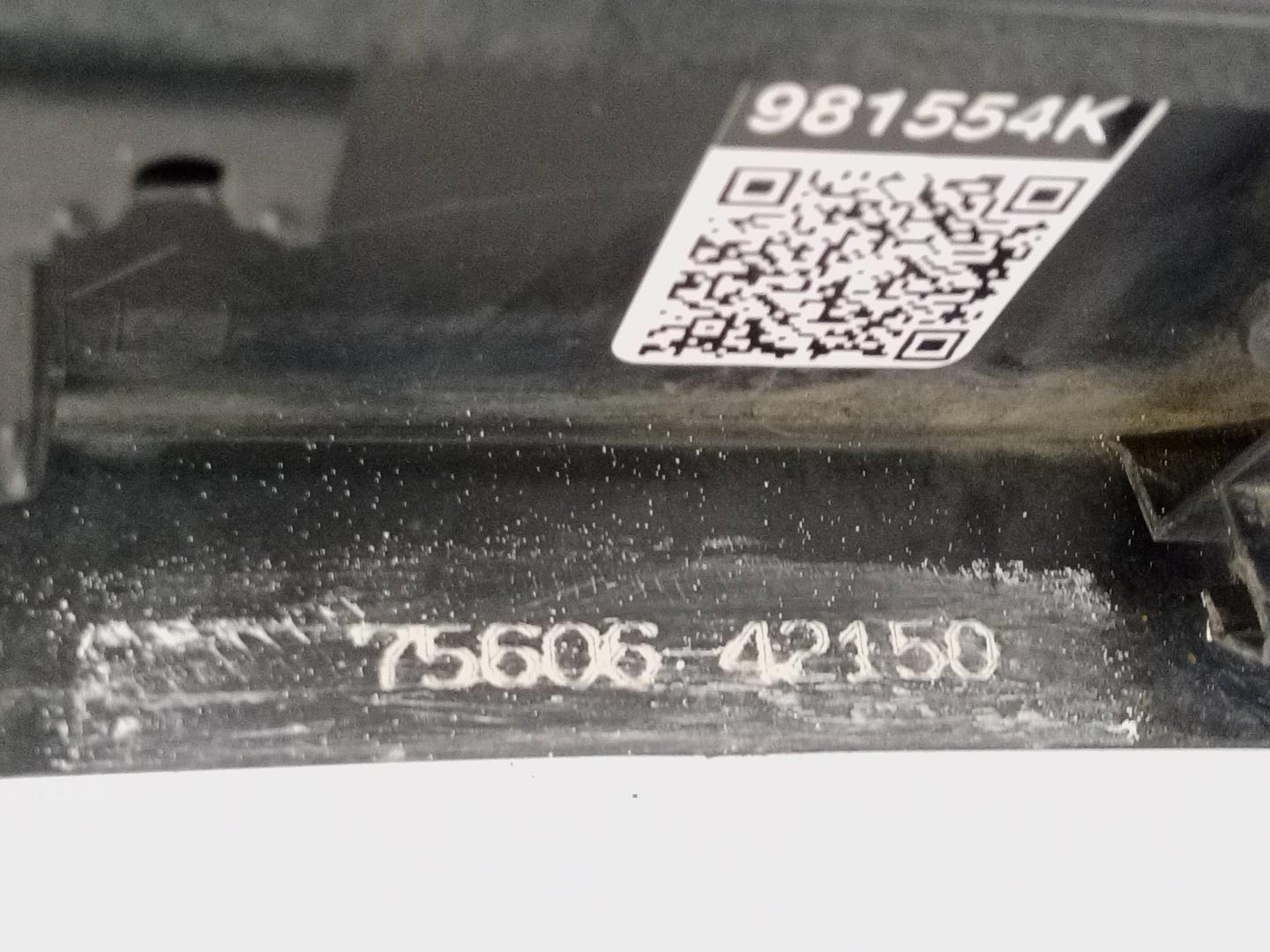 Накладка заднего крыла левого