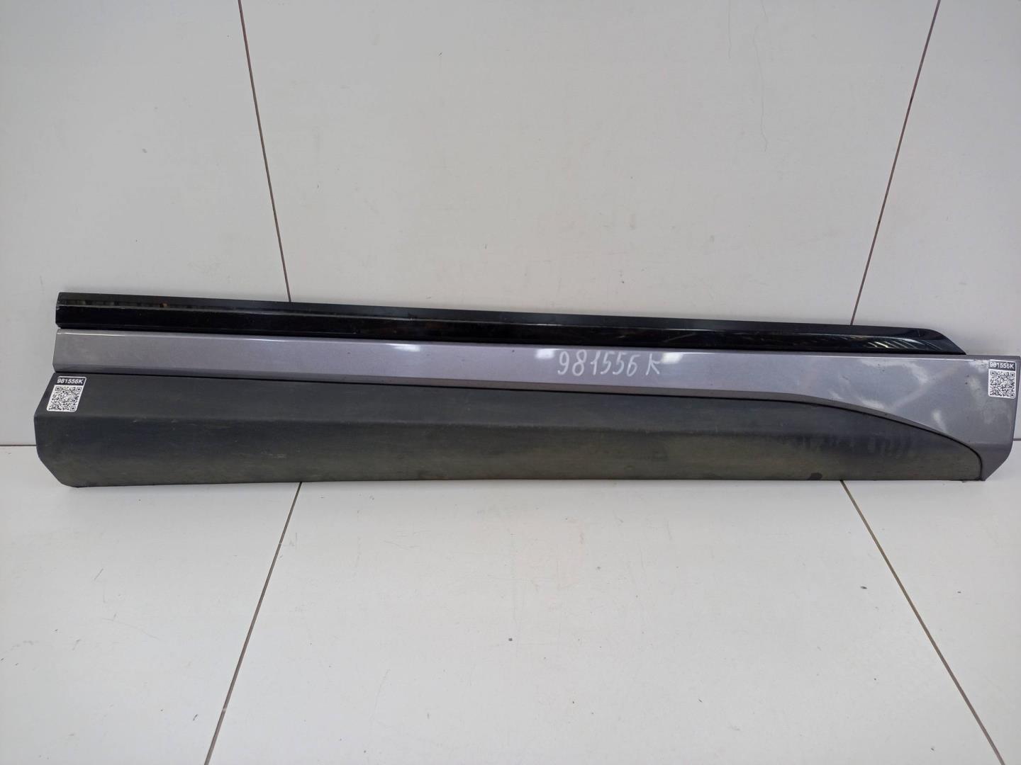 Накладка двери передней правой