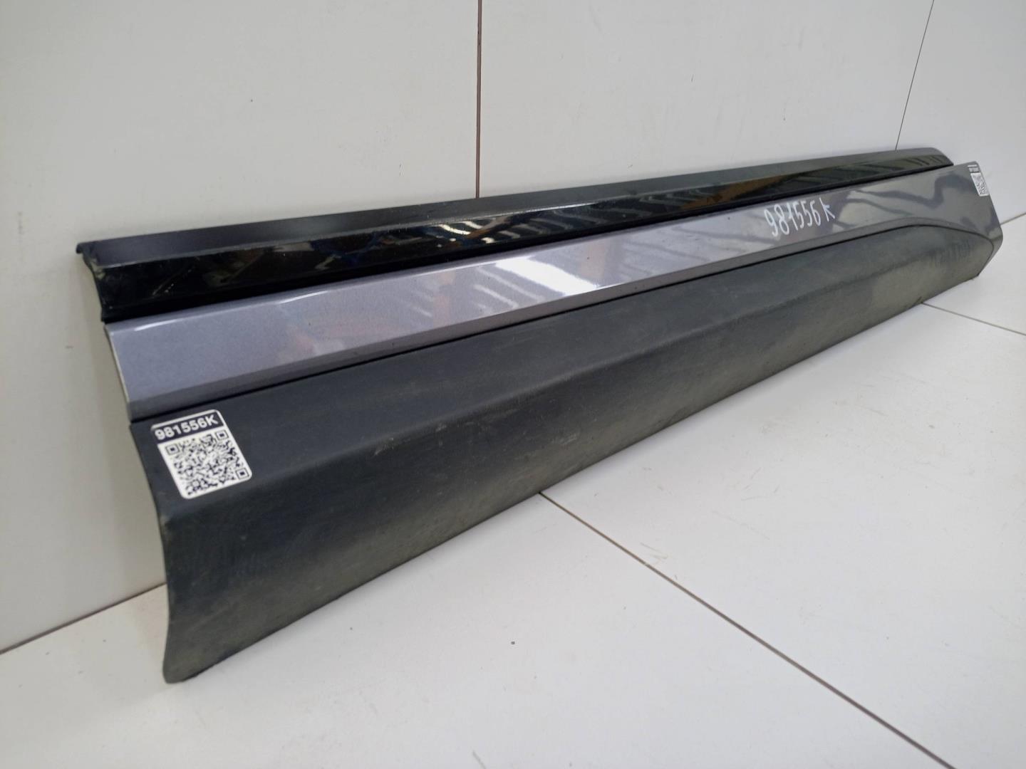 Накладка двери передней правой