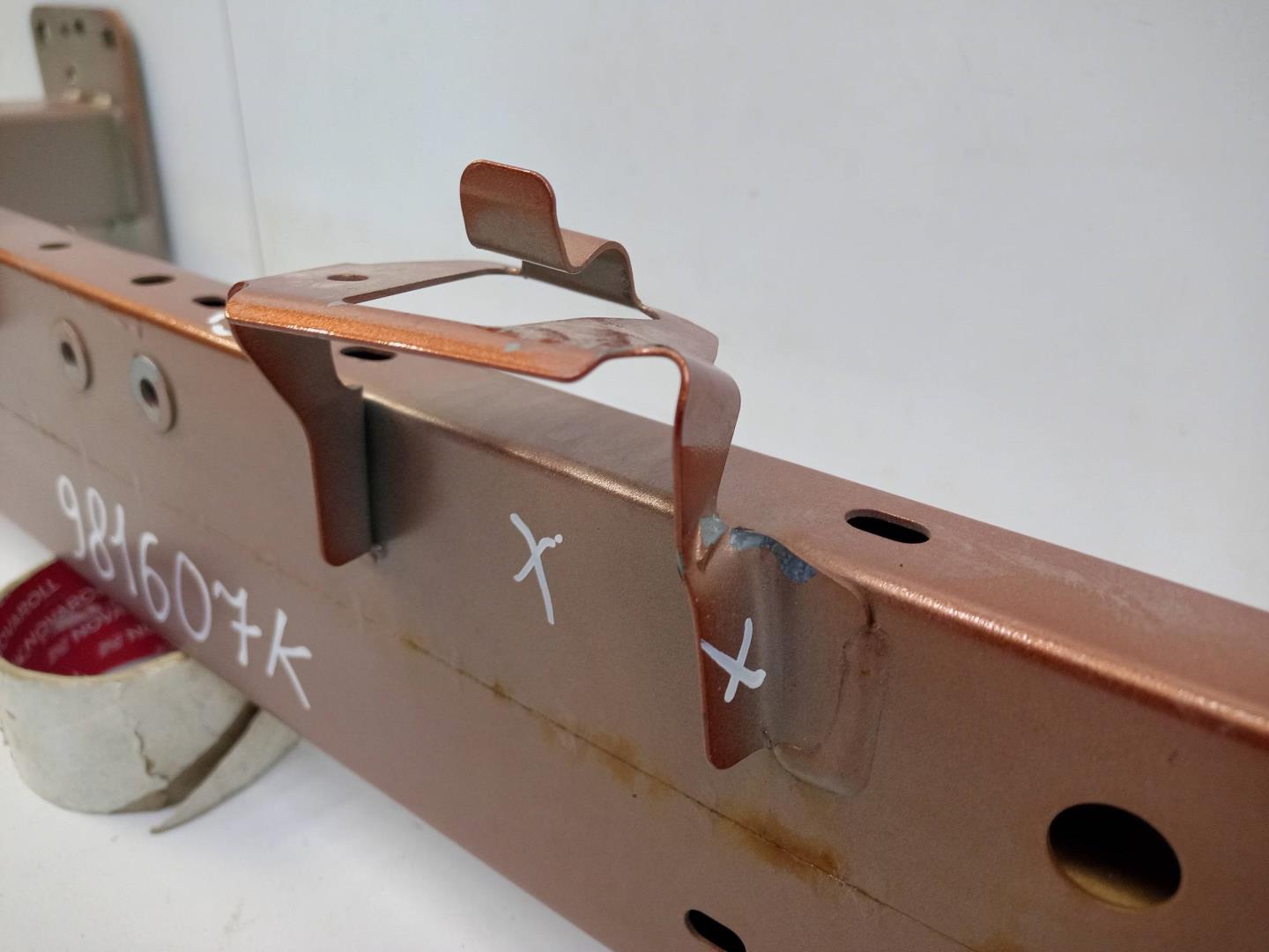 Усилитель переднего бампера