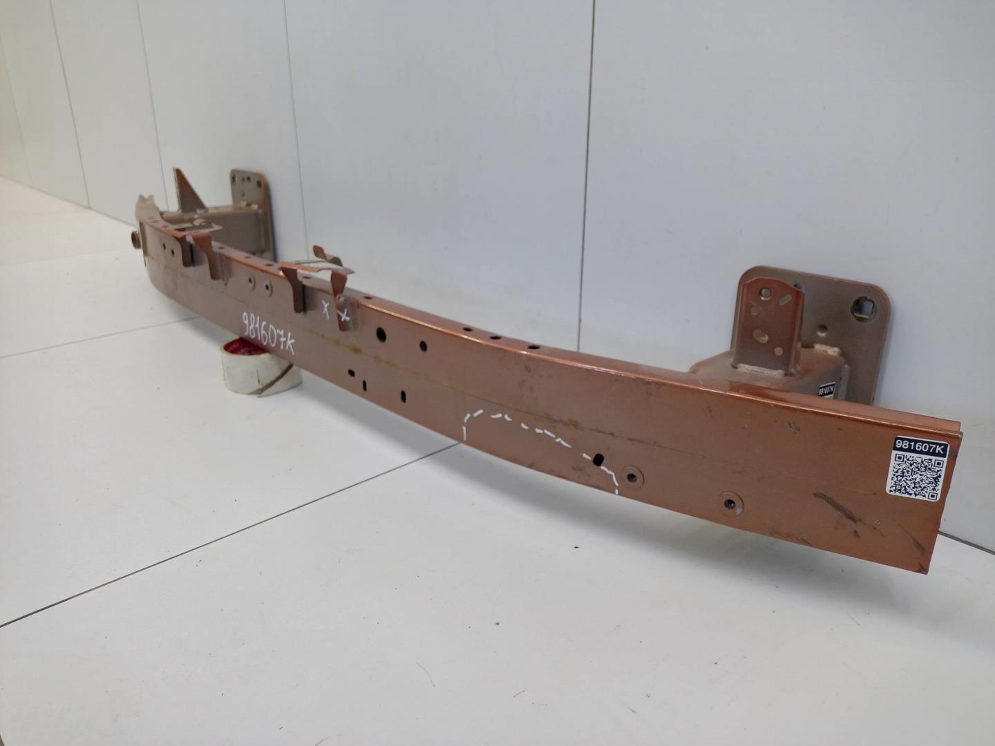 Усилитель переднего бампера