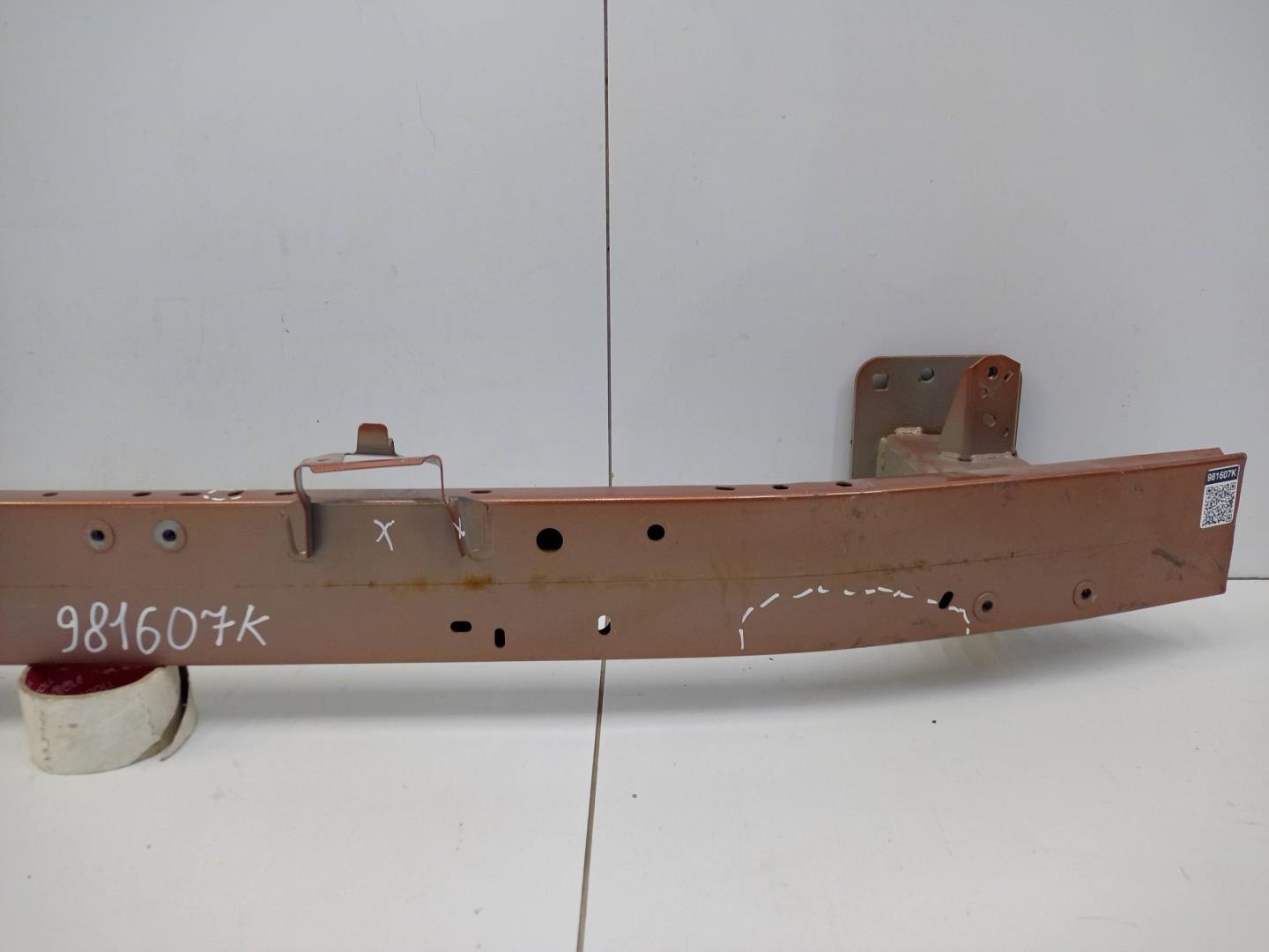 Усилитель переднего бампера