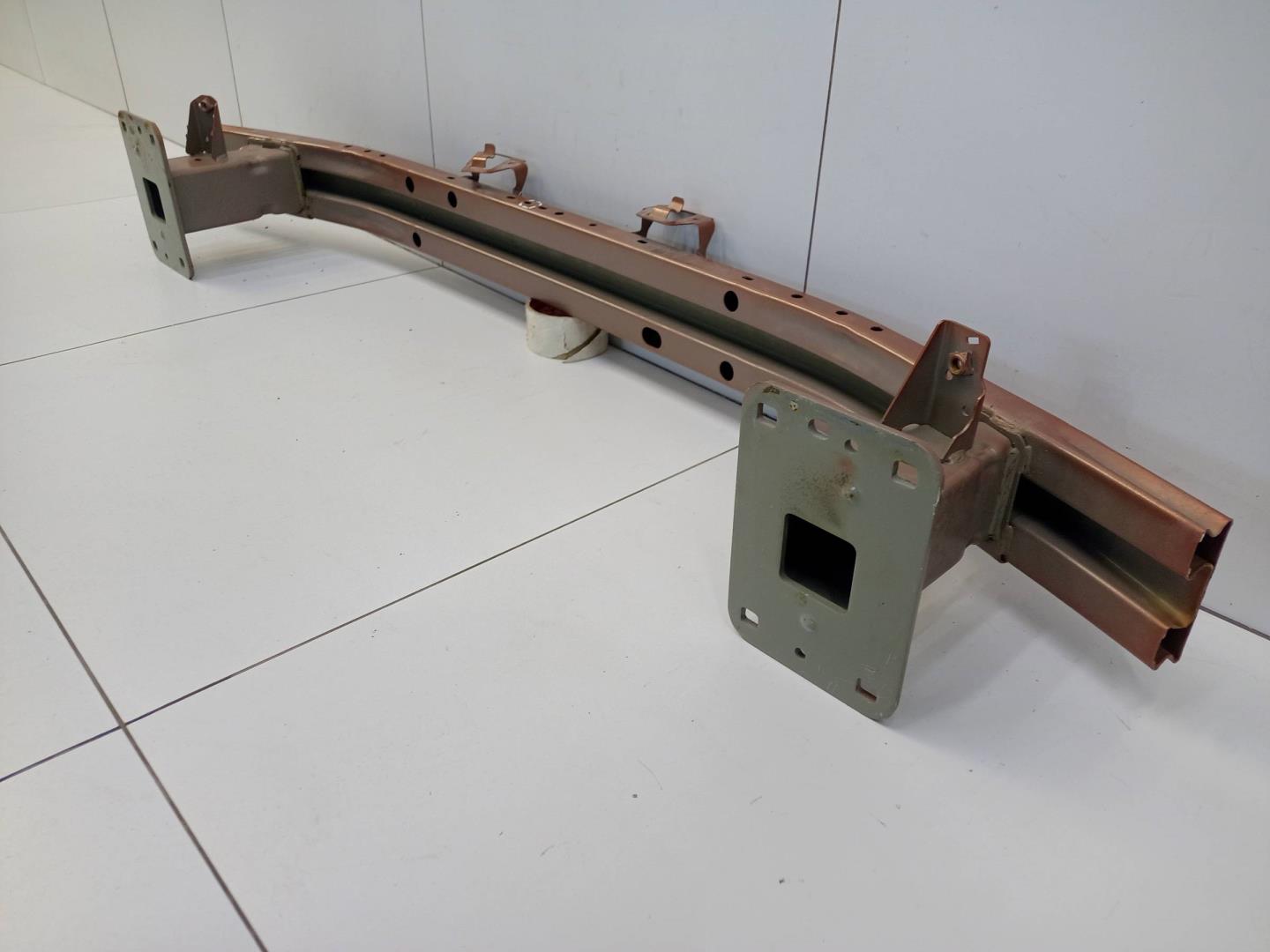 Усилитель переднего бампера