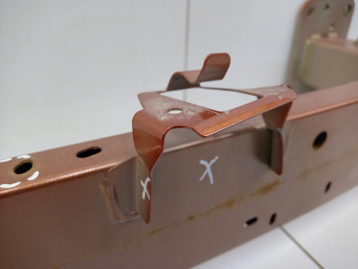 Усилитель переднего бампера