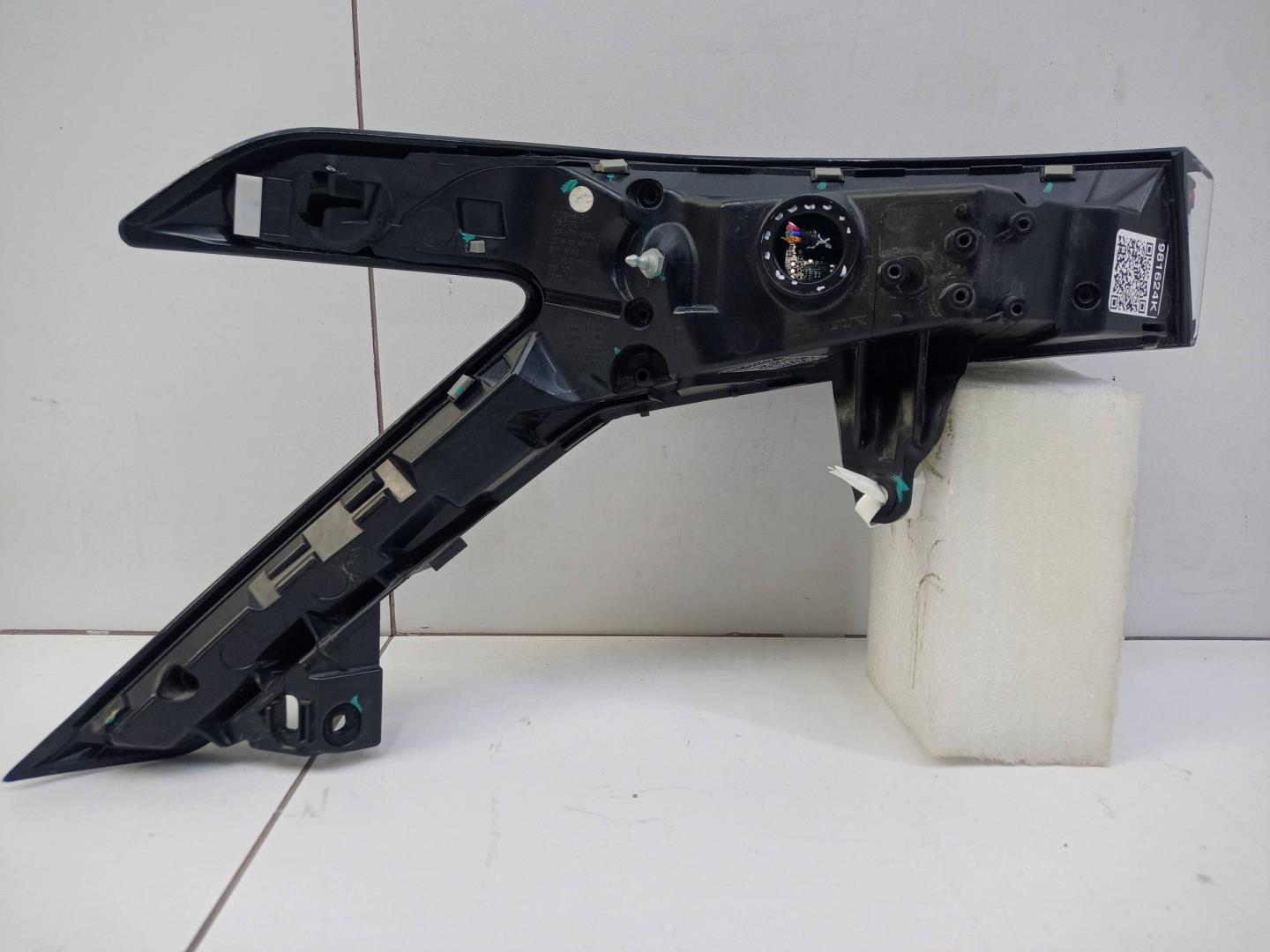 Фонарь задний наружный правый