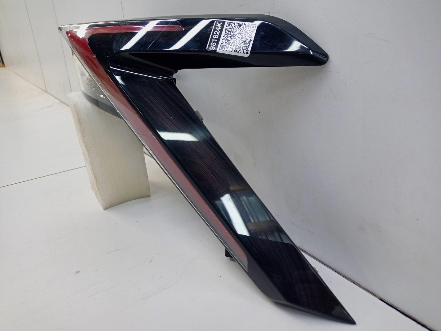 Фонарь задний наружный правый