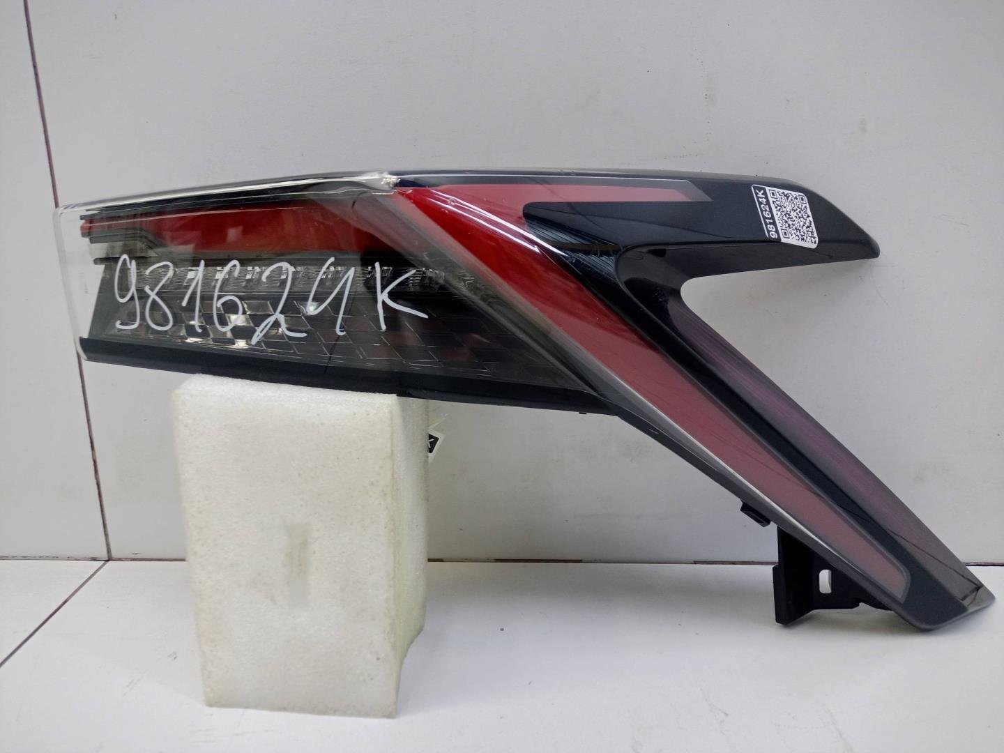 Фонарь задний наружный правый