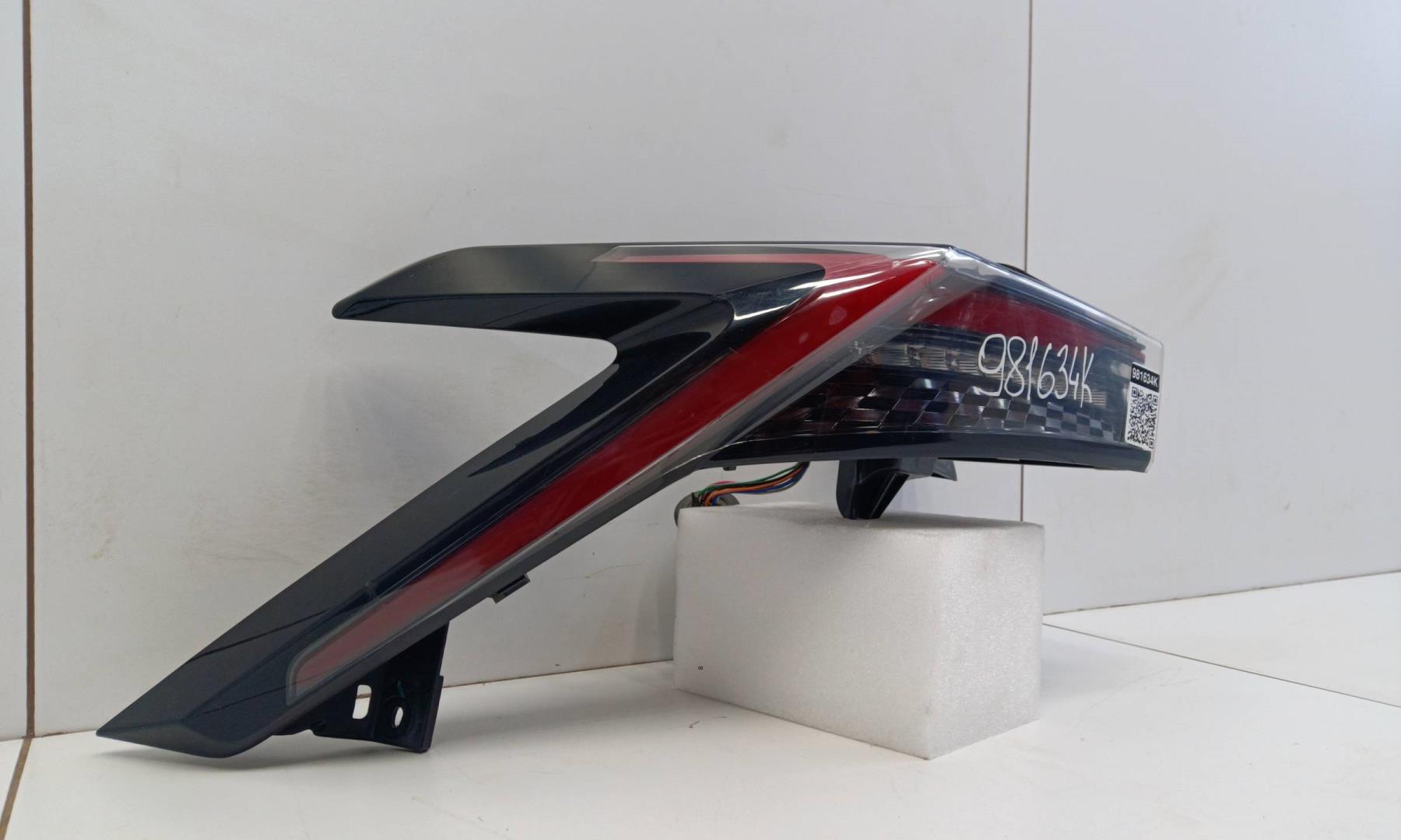 Фонарь задний наружный левый