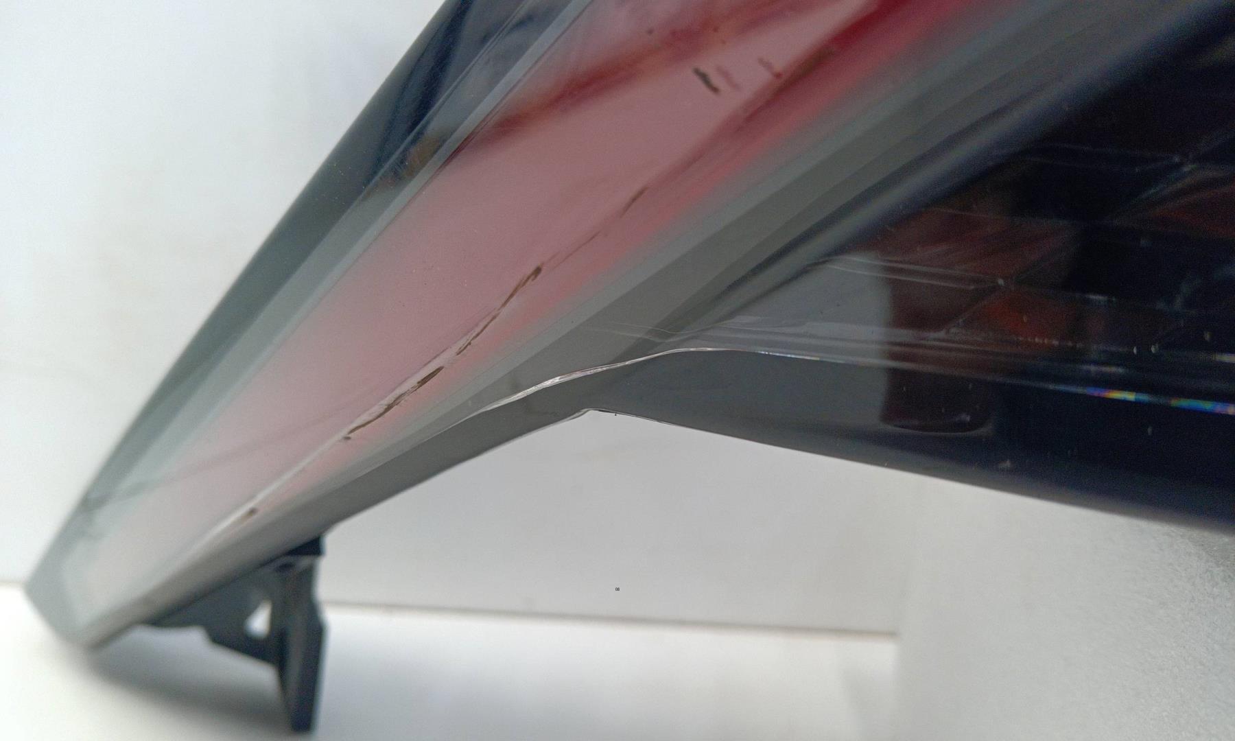 Фонарь задний наружный левый