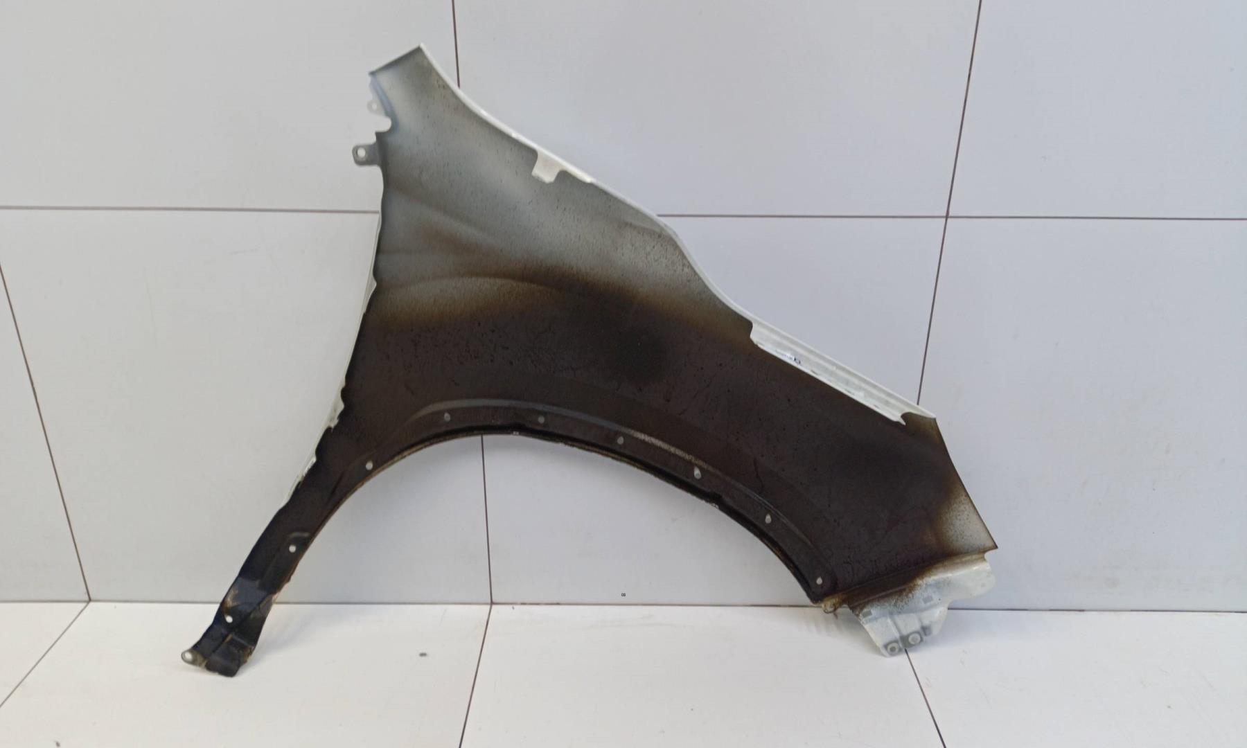 Крыло переднее левое