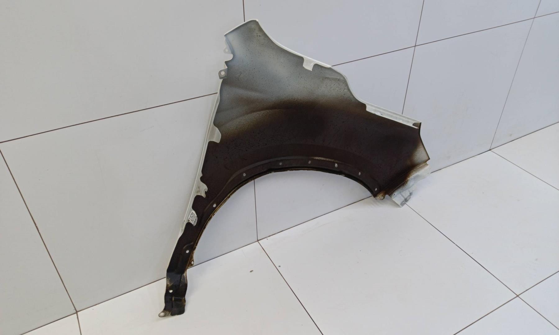 Крыло переднее левое