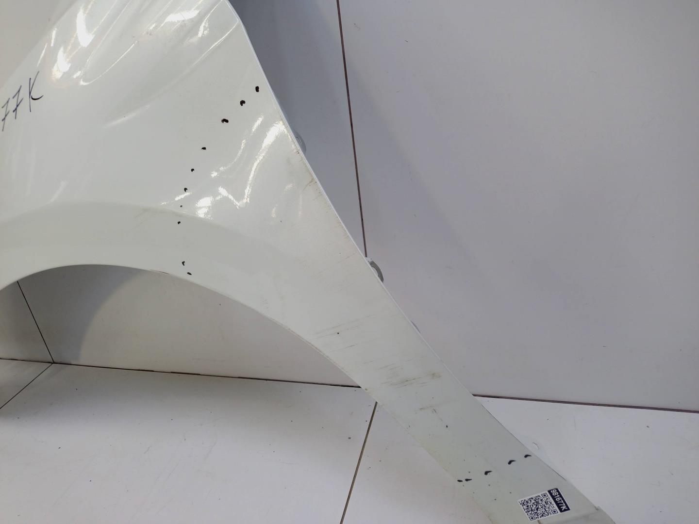 Крыло переднее левое