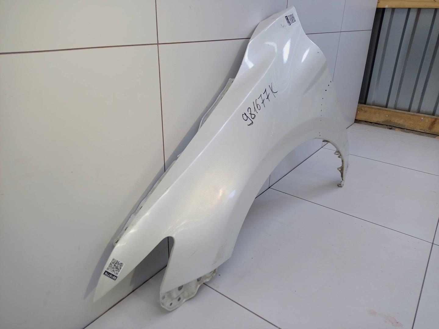 Крыло переднее левое