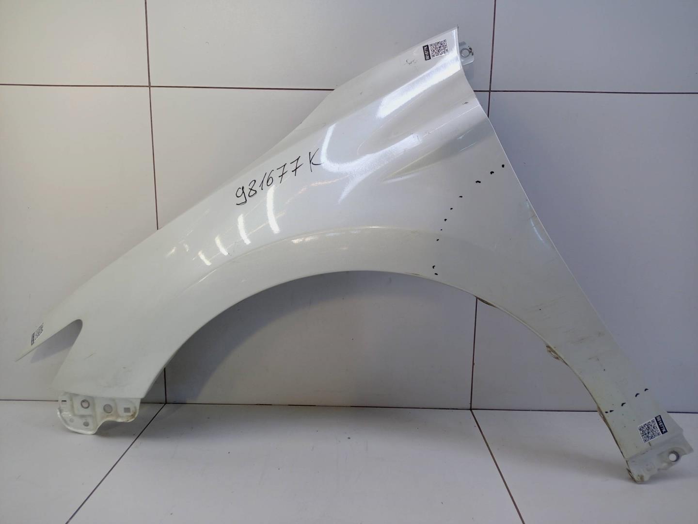 Крыло переднее левое