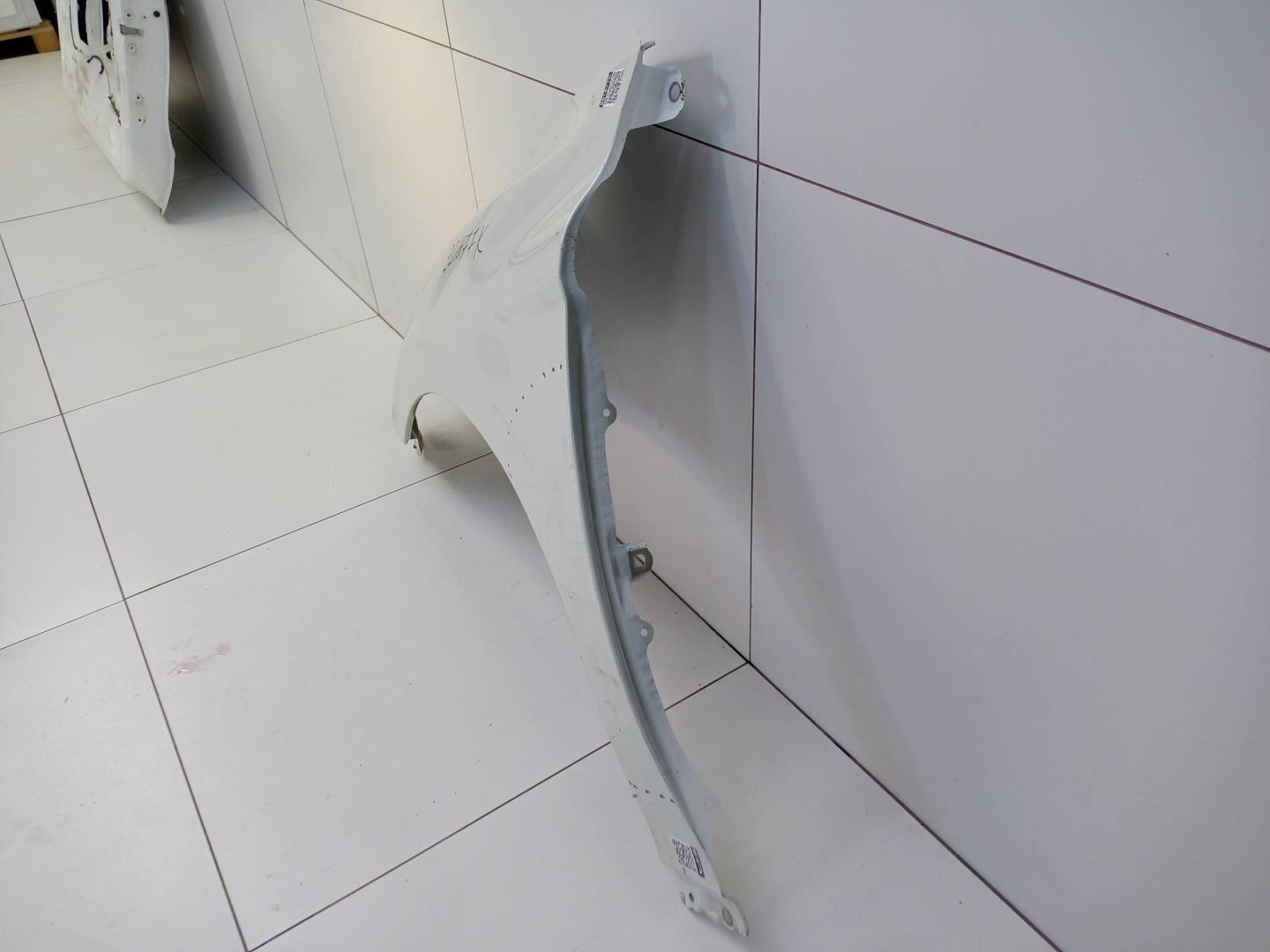 Крыло переднее левое