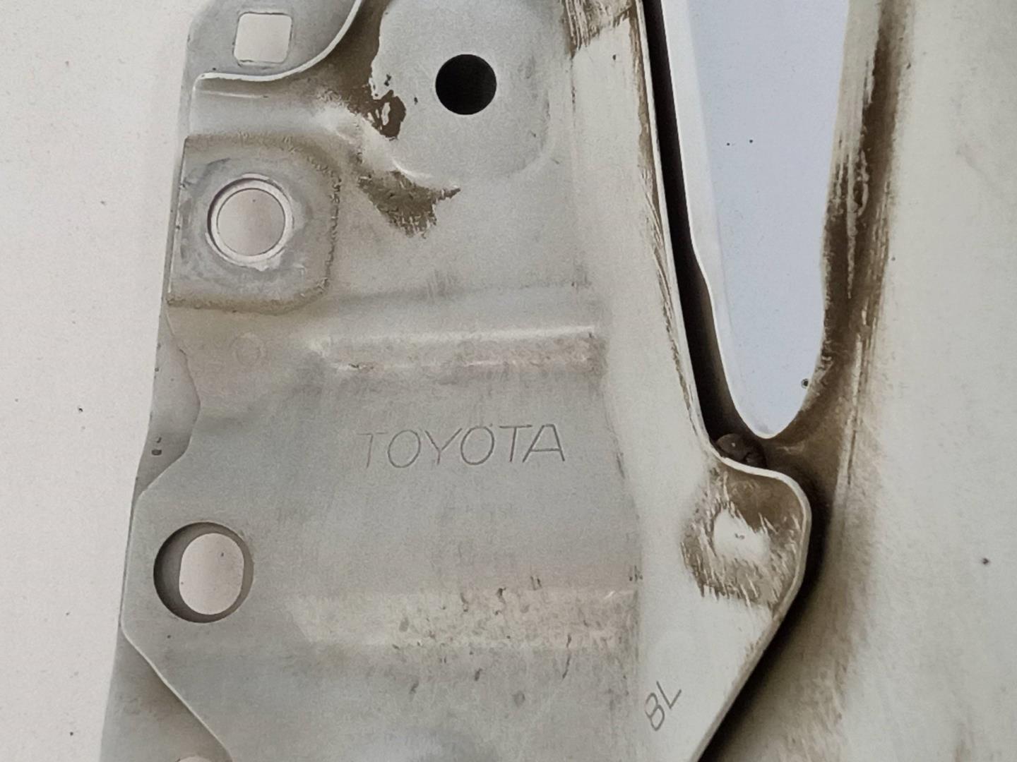 Крыло переднее левое