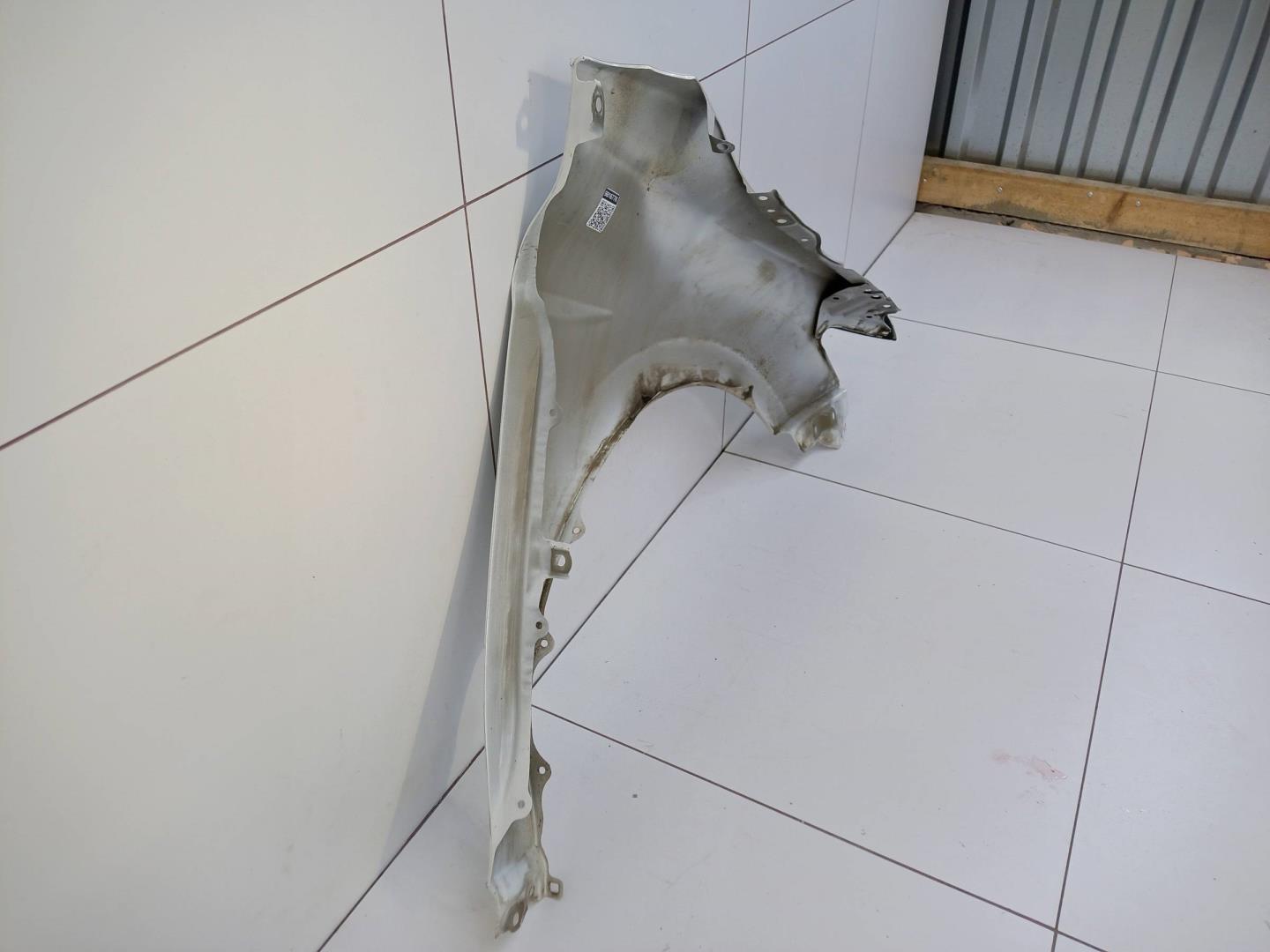 Крыло переднее левое