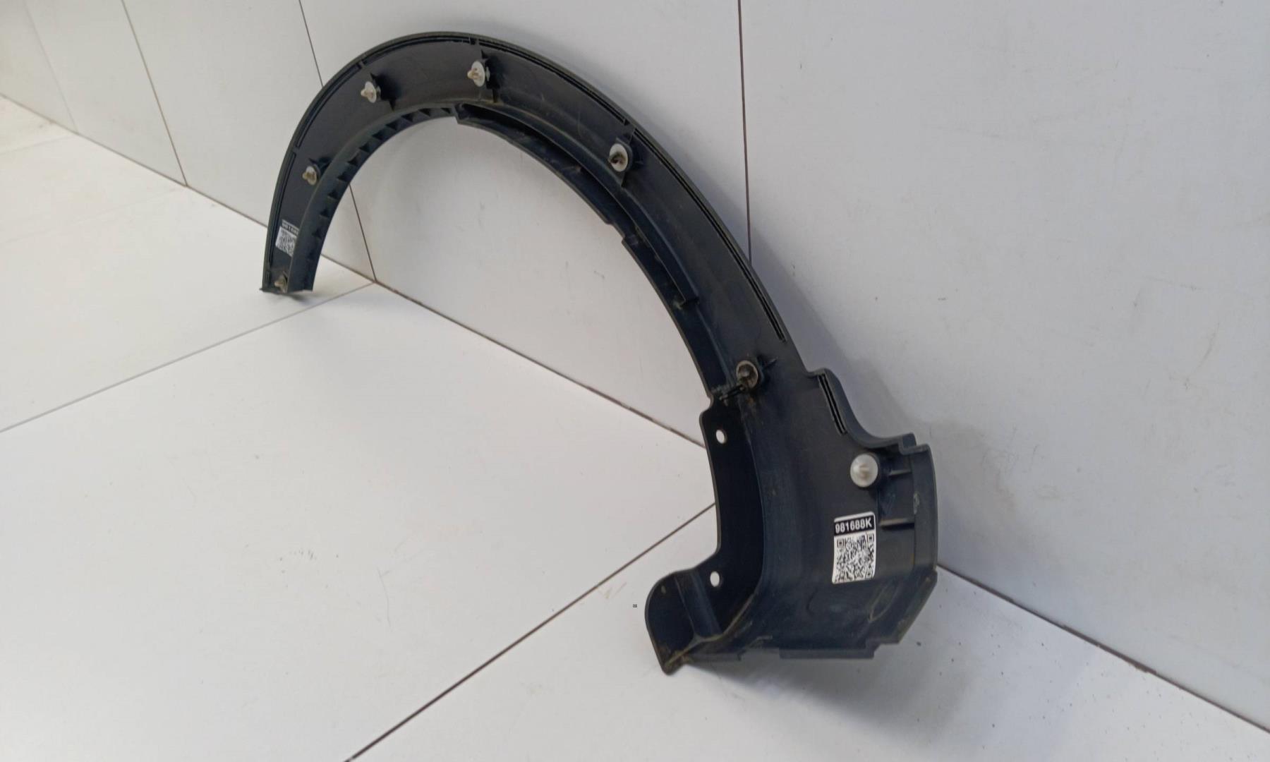 Накладка переднего крыла правого