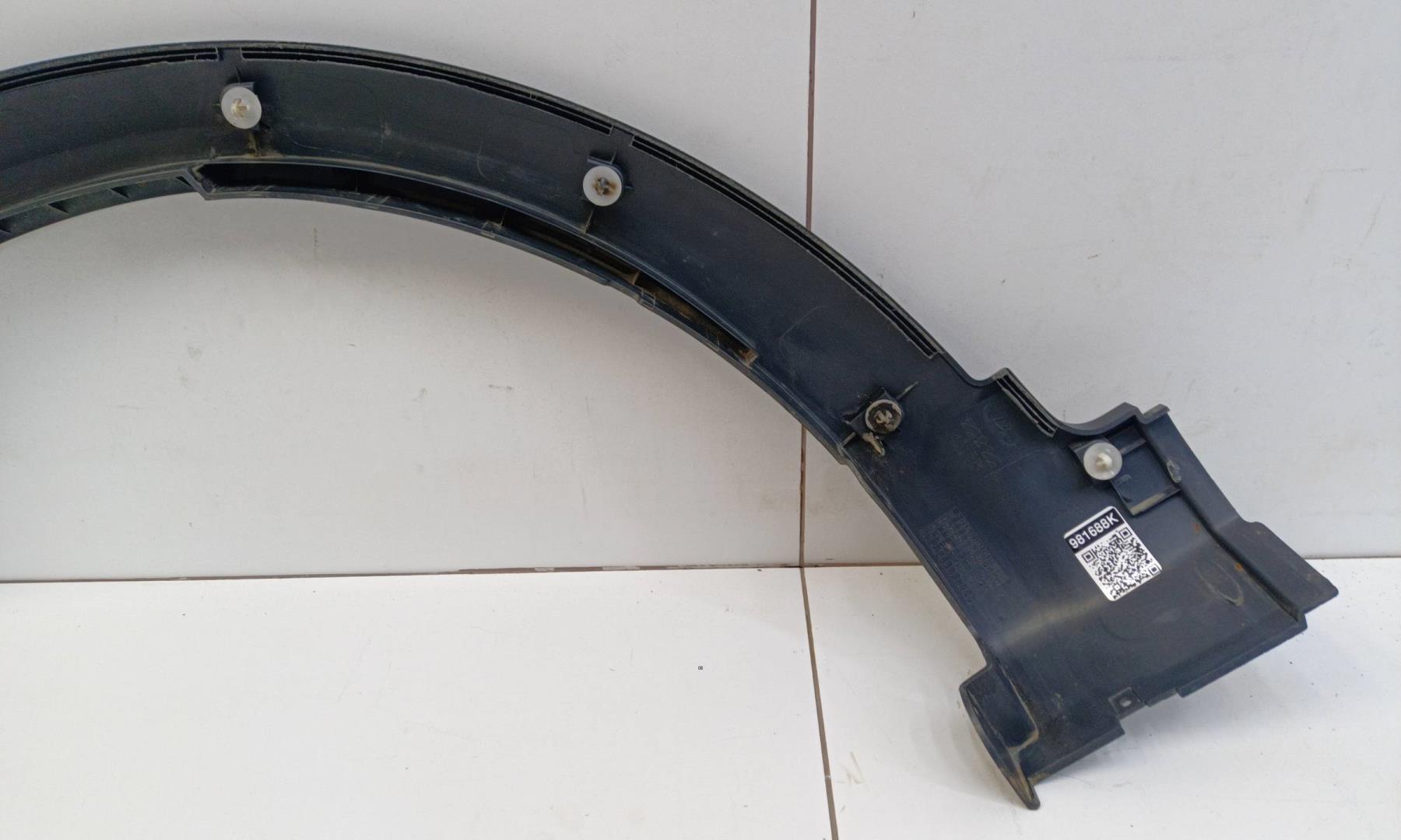 Накладка переднего крыла правого