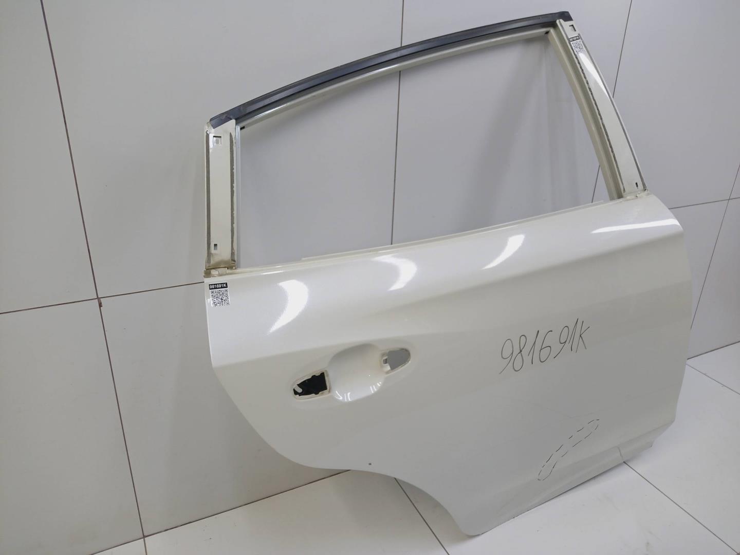 Дверь задняя правая