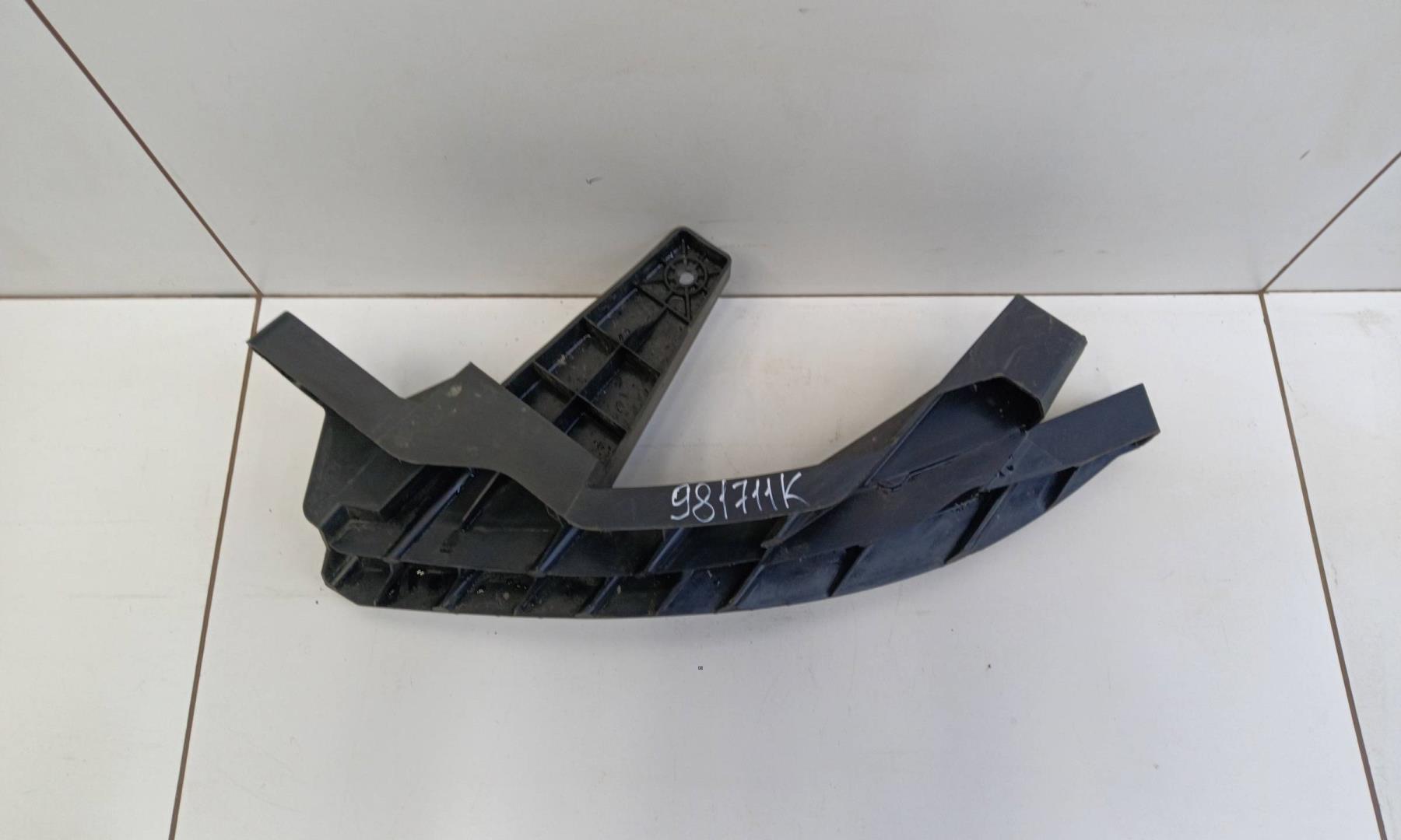 Кронштейн фар правый