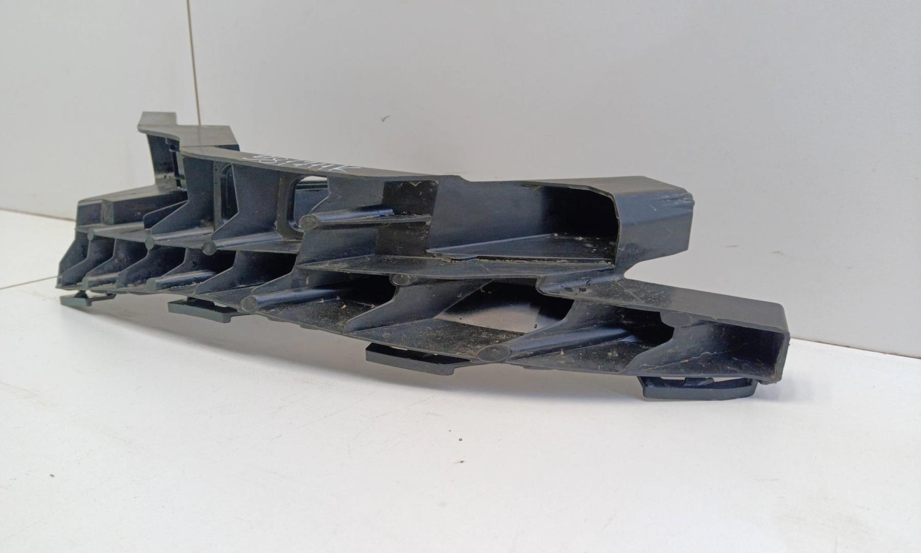 Кронштейн фар правый