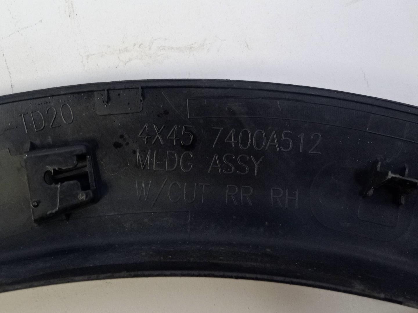 Накладка заднего крыла правого