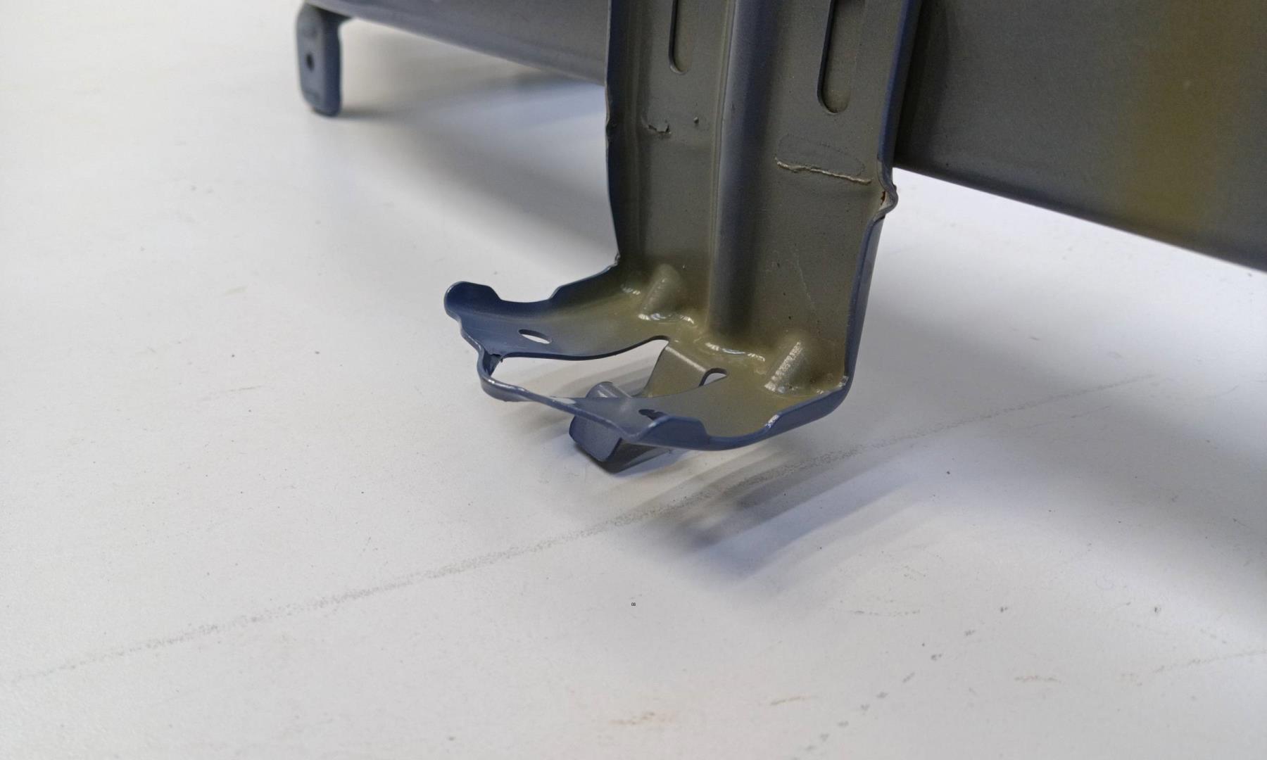 Усилитель переднего бампера