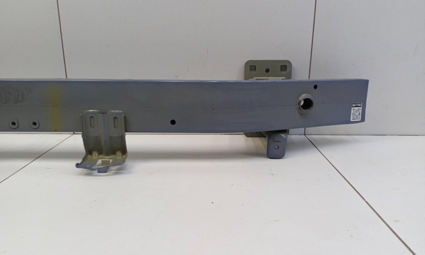 Усилитель переднего бампера