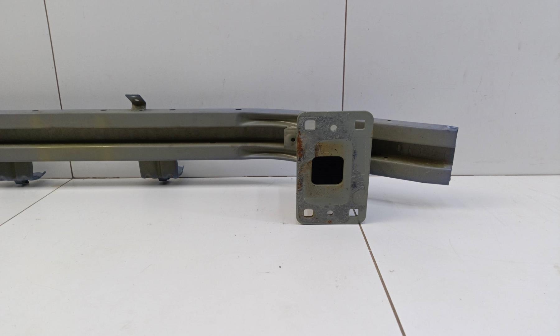 Усилитель переднего бампера