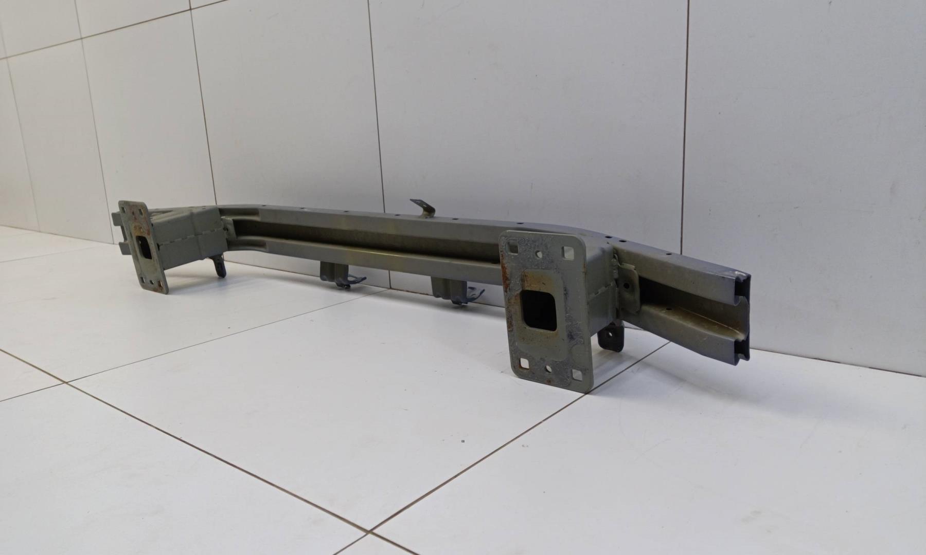 Усилитель переднего бампера