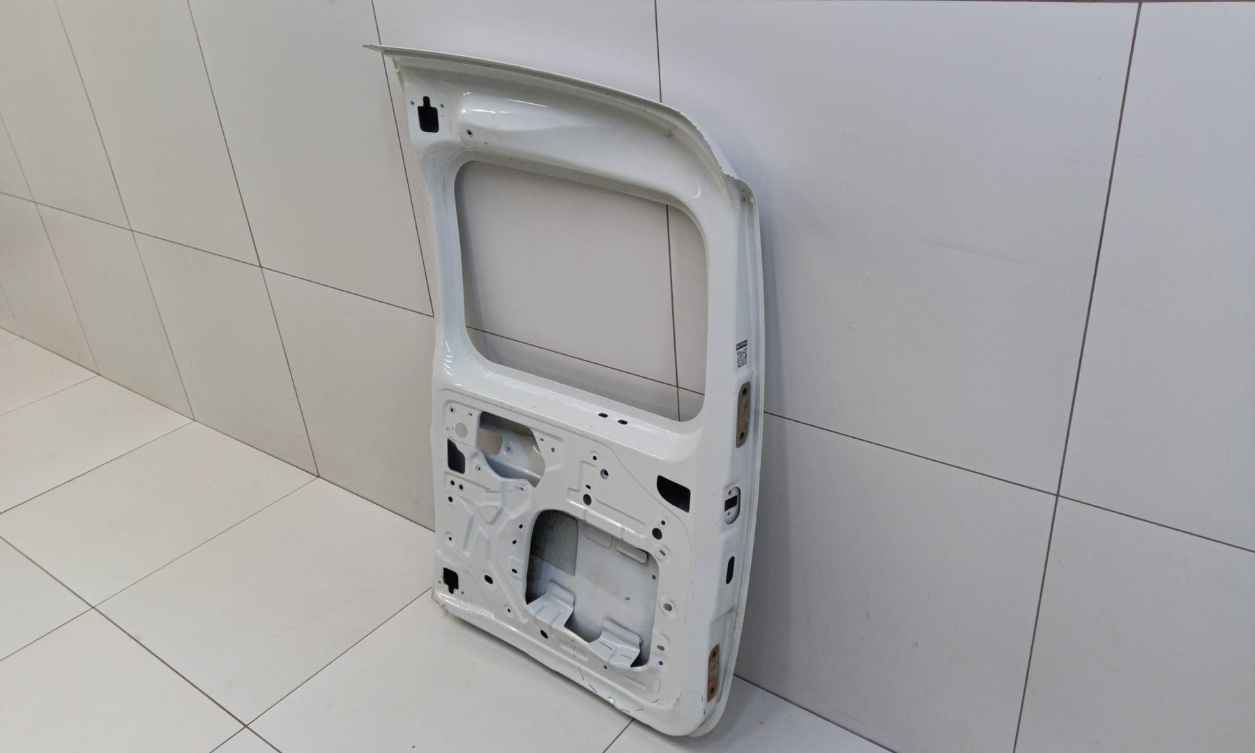 Дверь задняя левая