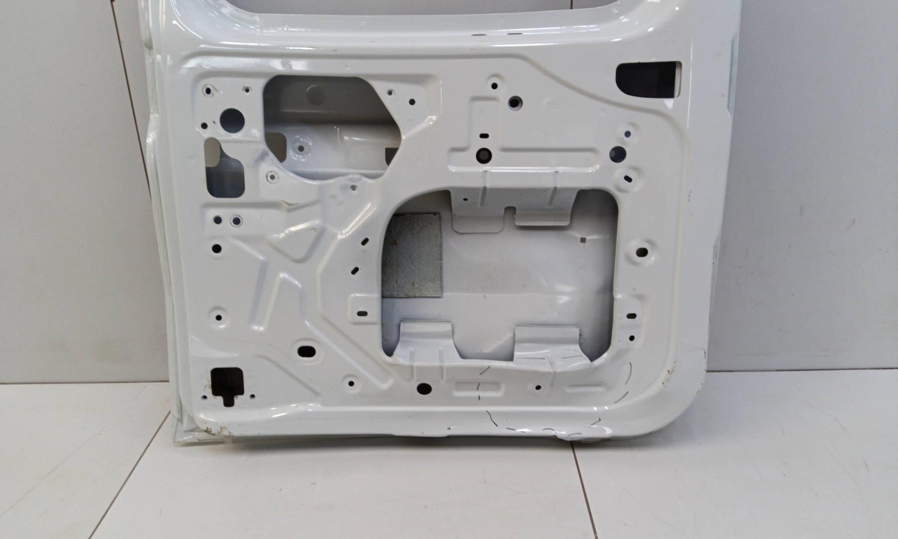 Дверь задняя левая